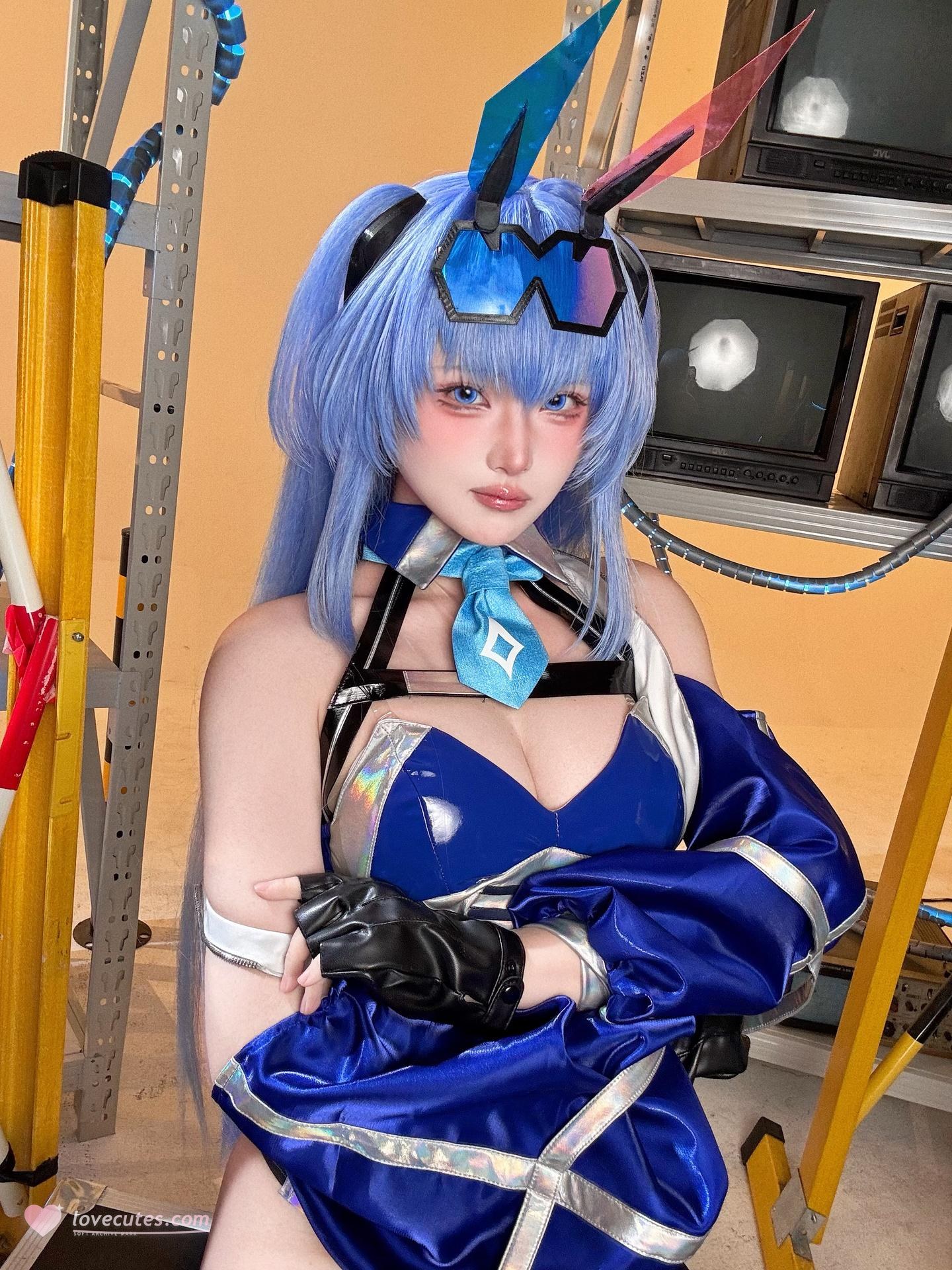 [cosplay] 屿魚 - 碧藍航線 花園賽車服：藍色賽車服機車布景美腿 82P