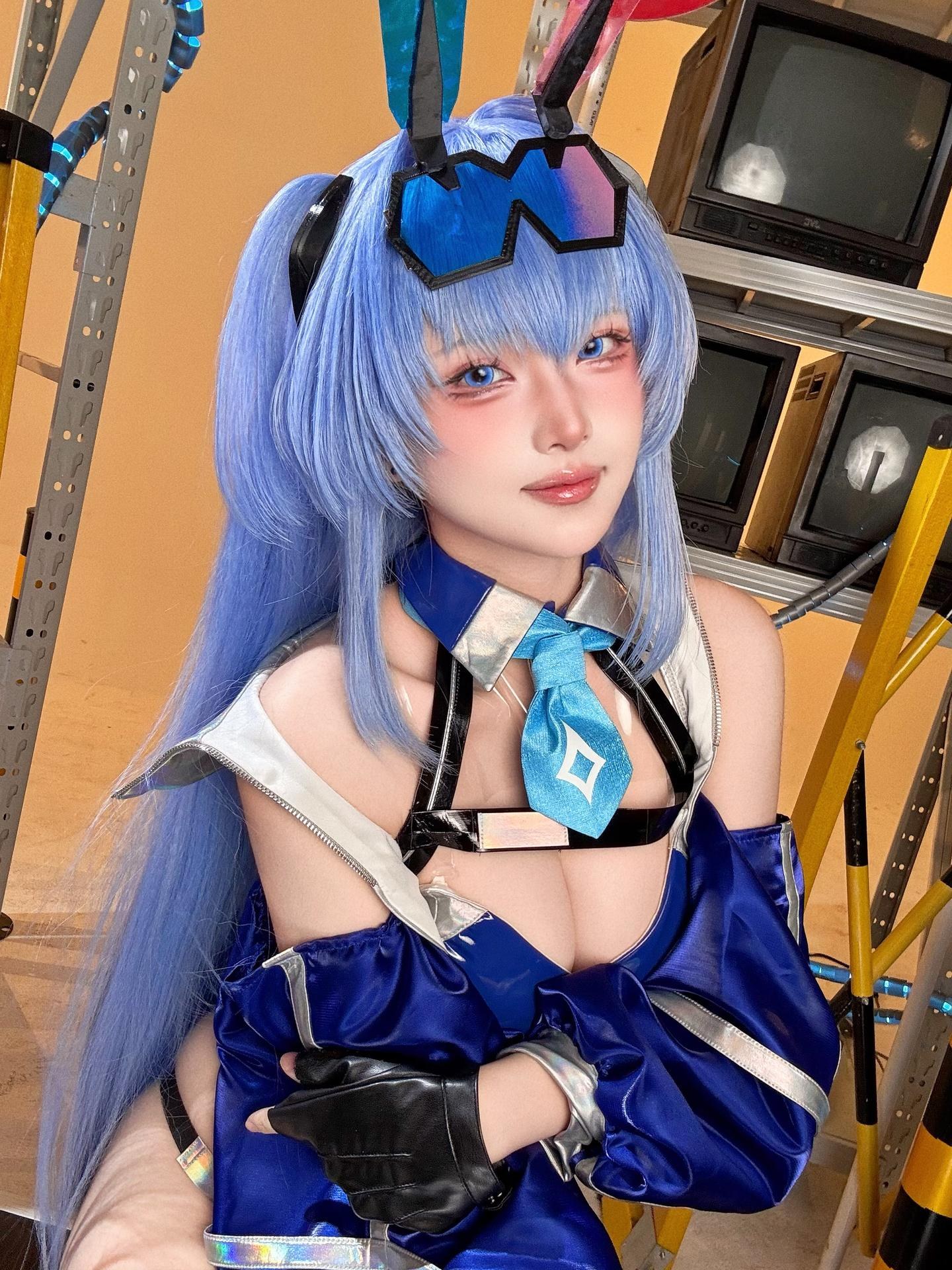 [cosplay] 屿魚 - 碧藍航線 花園賽車服：藍色賽車服機車布景美腿 82P
