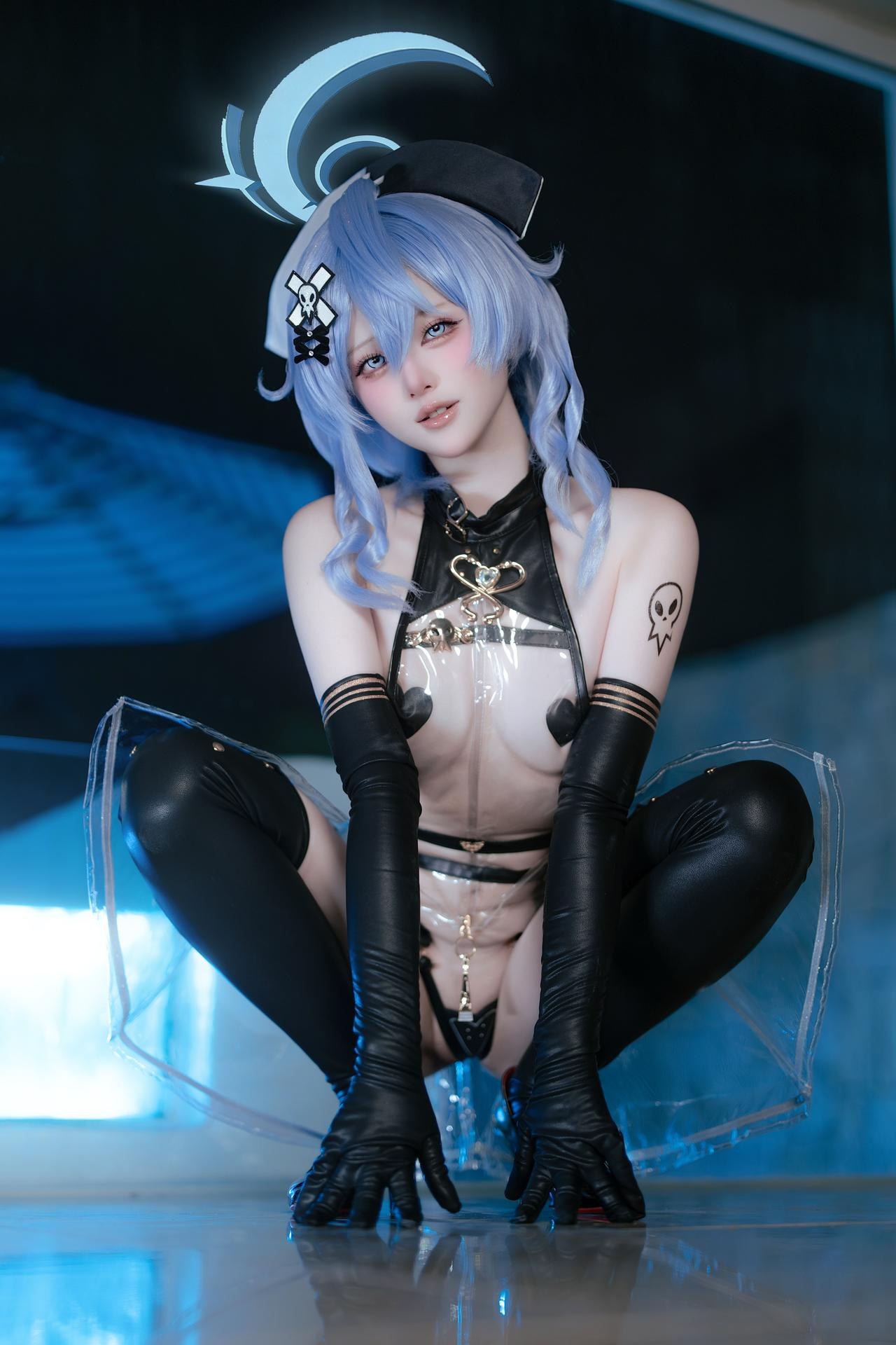 [cosplay] 屿鱼 - ブルーアーカイブ アコ同人 透明ナース：青髪透明ナース黒ストッキング 31P