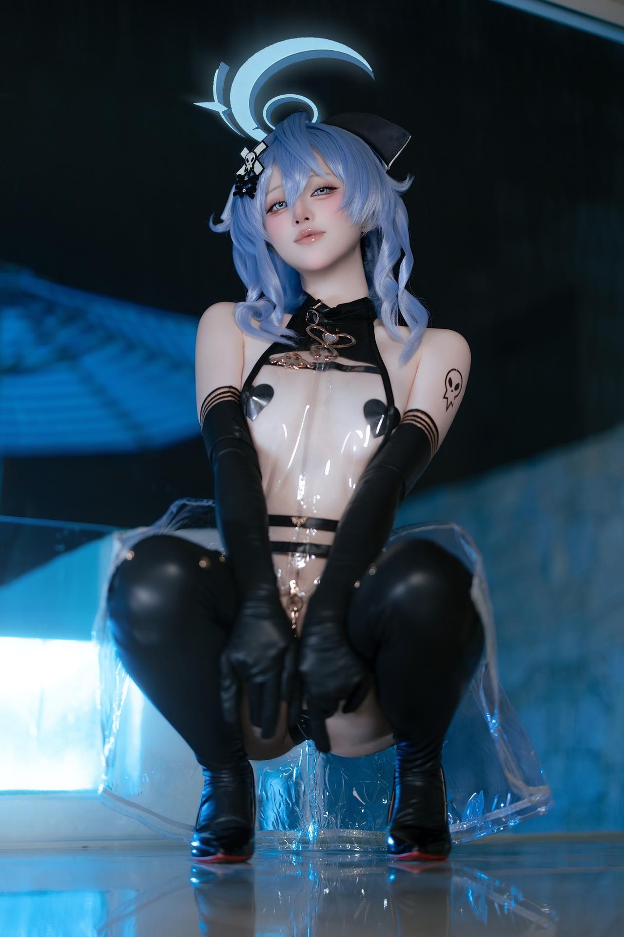 [cosplay] 屿鱼 - ブルーアーカイブ アコ同人 透明ナース：青髪透明ナース黒ストッキング 31P