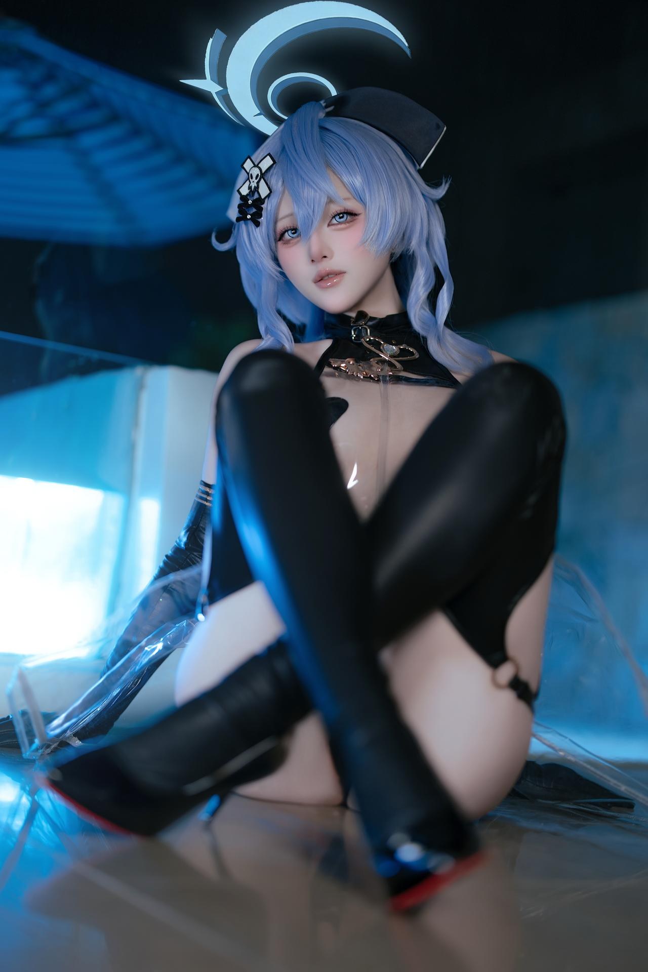 [cosplay] 屿鱼 - ブルーアーカイブ アコ同人 透明ナース：青髪透明ナース黒ストッキング 31P