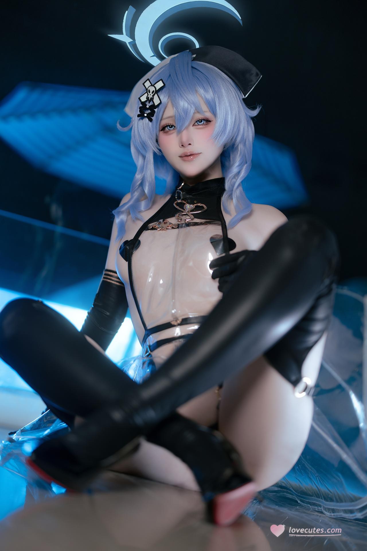 [cosplay] 屿鱼 - ブルーアーカイブ アコ同人 透明ナース：青髪透明ナース黒ストッキング 31P