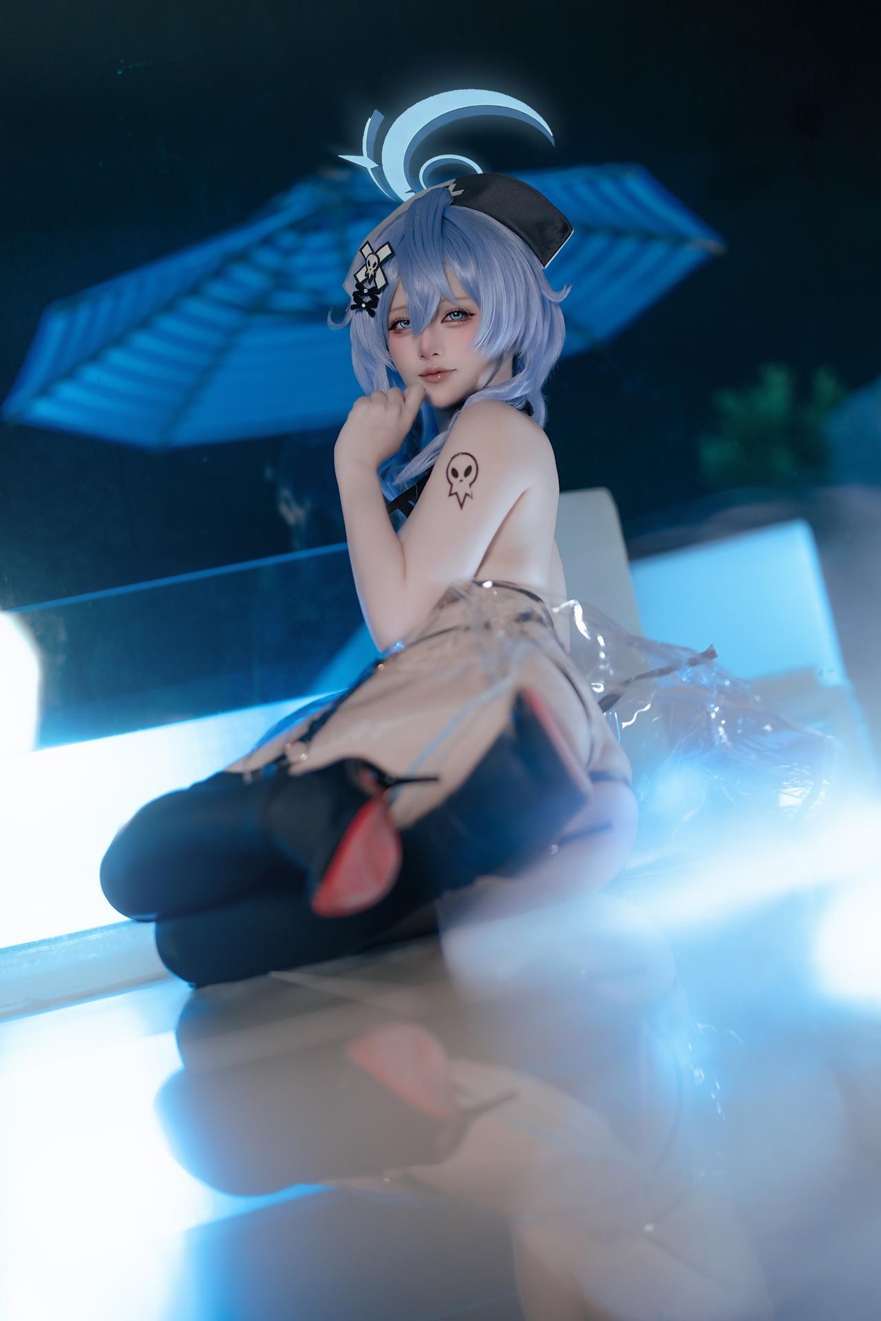 [cosplay] 屿鱼 - ブルーアーカイブ アコ同人 透明ナース：青髪透明ナース黒ストッキング 31P