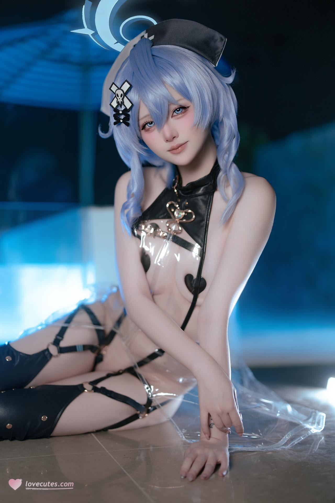 [cosplay] 屿鱼 - ブルーアーカイブ アコ同人 透明ナース：青髪透明ナース黒ストッキング 31P