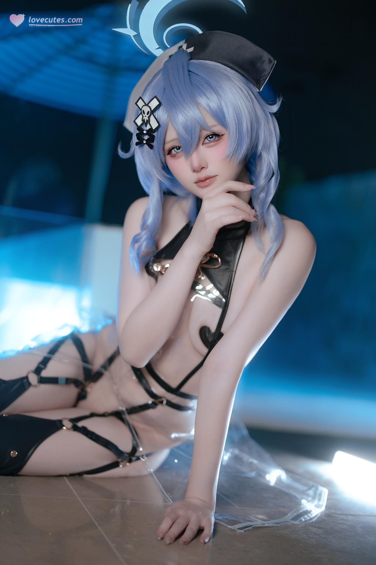 [cosplay] 屿鱼 - ブルーアーカイブ アコ同人 透明ナース：青髪透明ナース黒ストッキング 31P