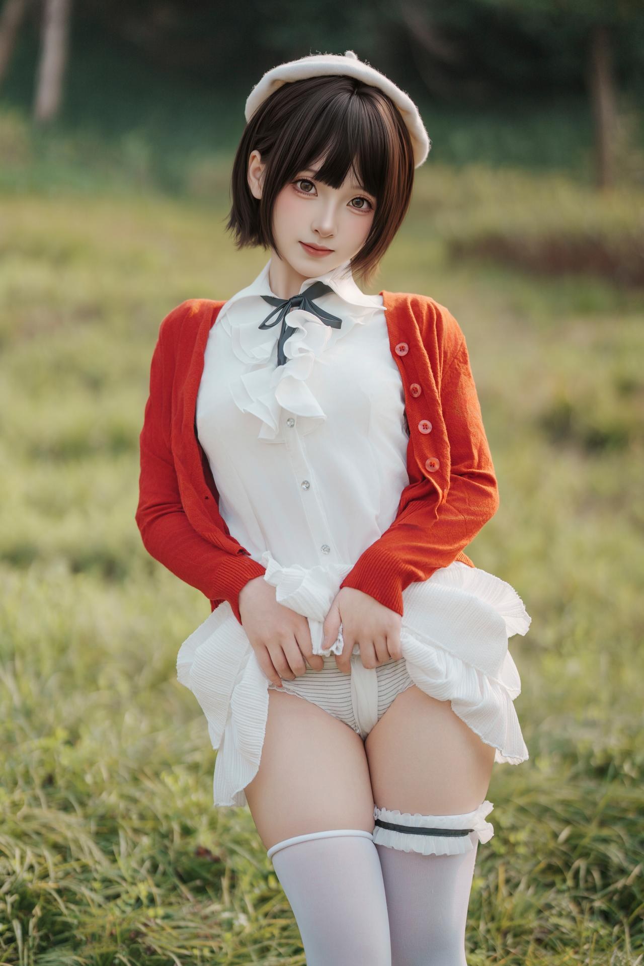 [写真] Bangni邦尼 - ท่องเที่ยวฤดูใบไม้ผลิ: คาร์ดิแกนสีแดง กระโปรงสีขาว ถุงน่องสีขาว ถ่ายภาพกลางแจ้ง 82P8V
