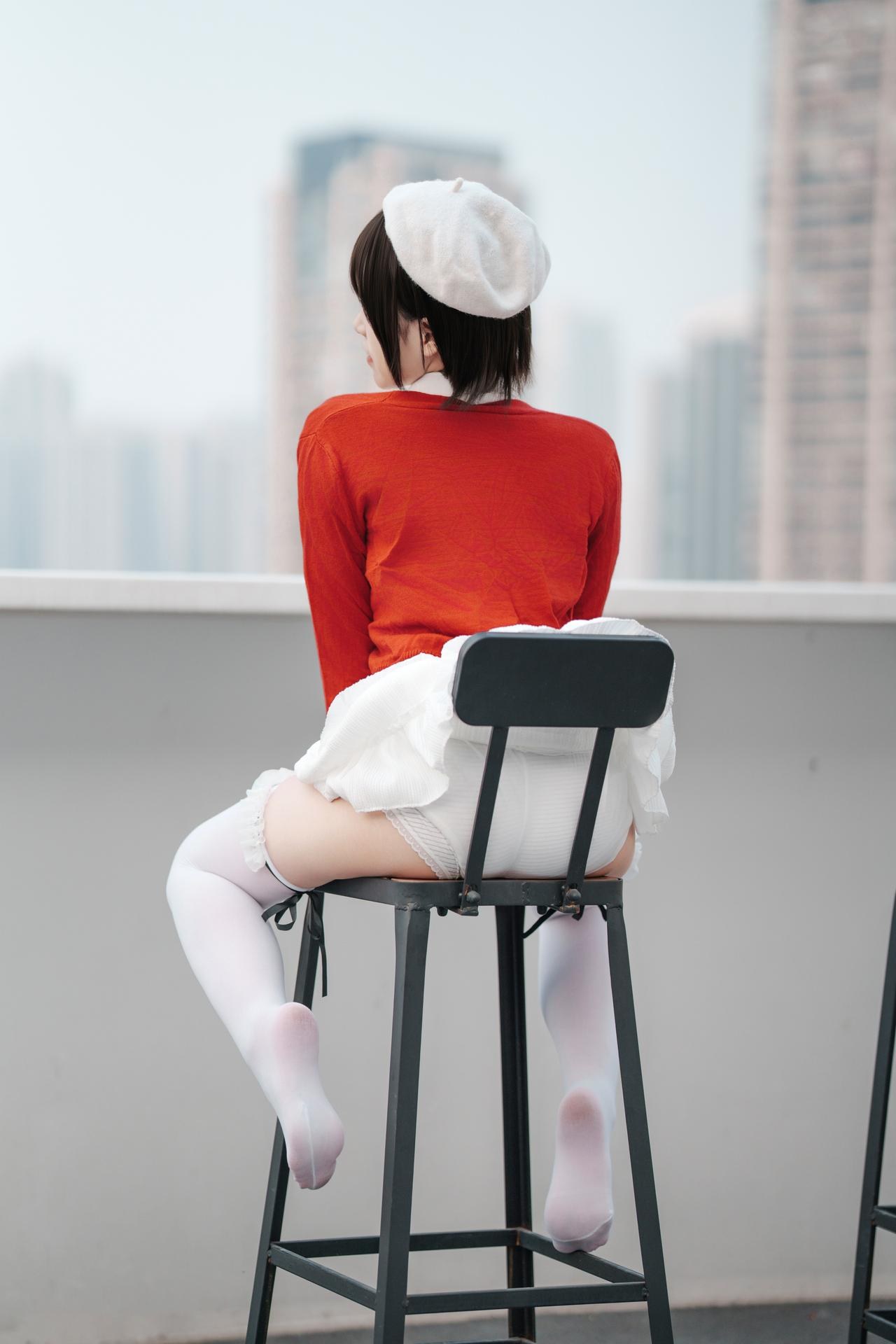 [寫真] Bangni邦尼 - 春日遊：紅色開衫白裙白絲戶外寫真 82P8V