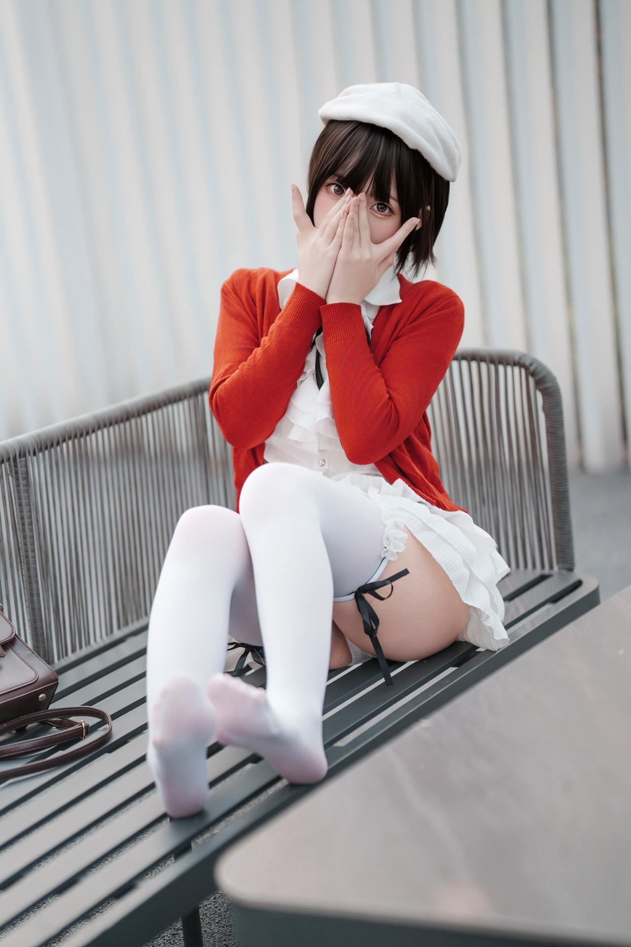 [写真] Bangni邦尼 - 春日遊：赤いカーディガン、白いスカート、白いストッキングの屋外写真 82P8V