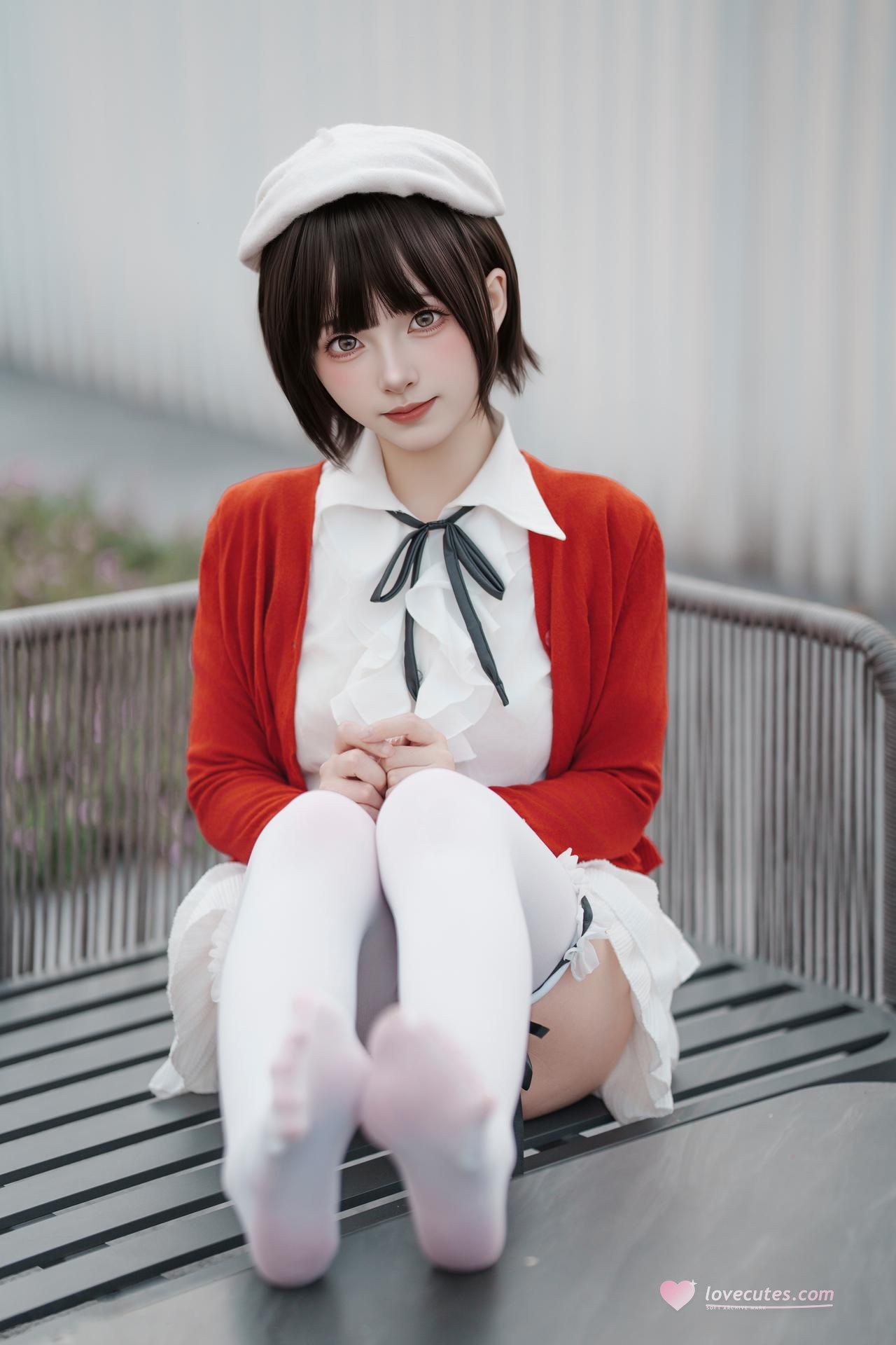 [写真] Bangni邦尼 - 春日遊：赤いカーディガン、白いスカート、白いストッキングの屋外写真 82P8V