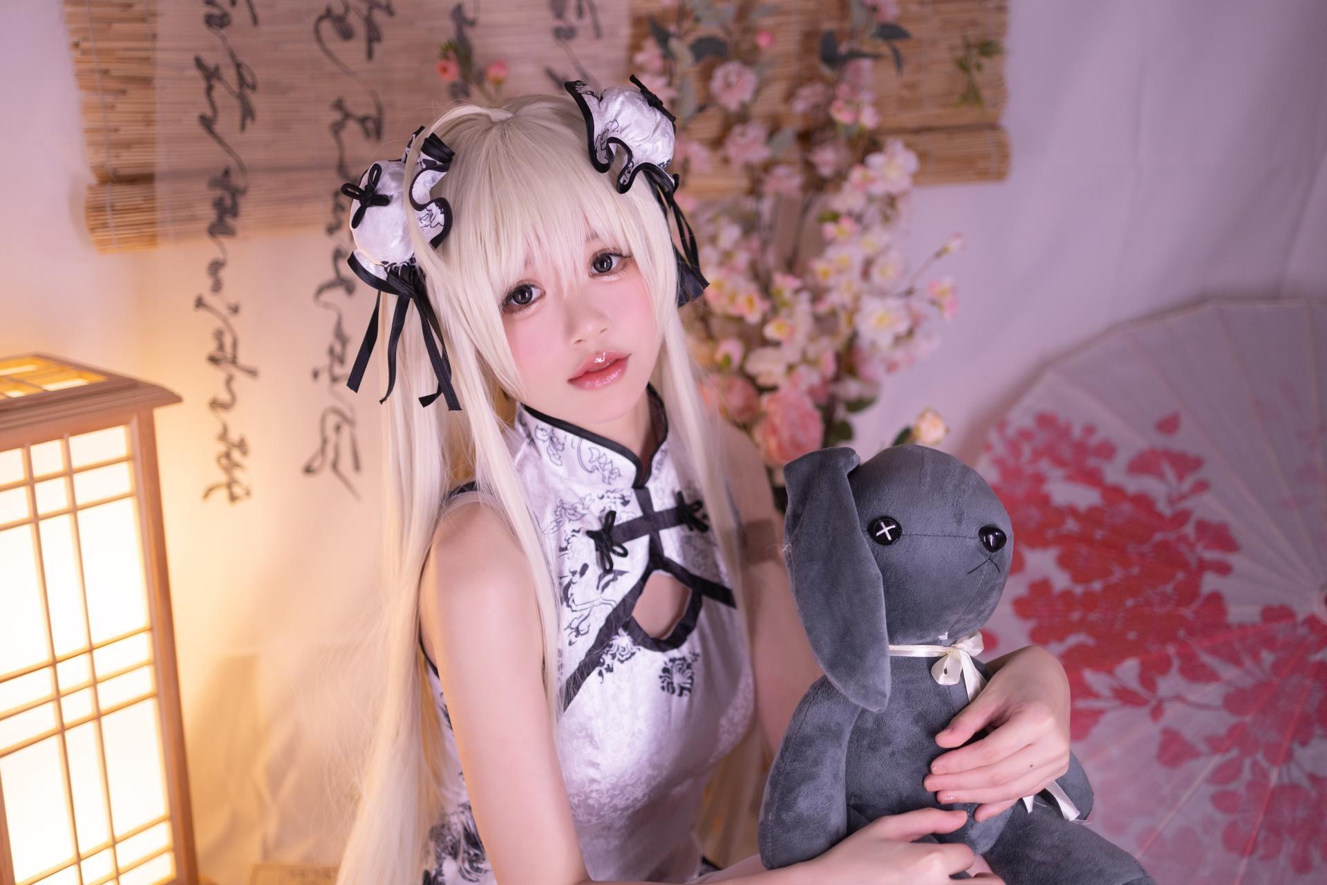 [cosplay] 星黛鹿鹿 - 요스가노 소라 소라 동생 치파오: 백발 치파오 흰 스타킹 대담한 연출 62P