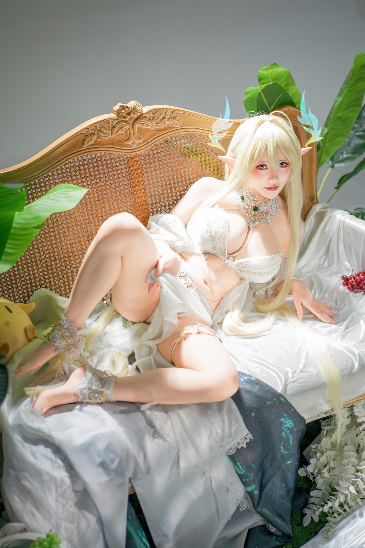 [cosplay] Có phải là một chú gấu con không - Bích Lam Hàng Tuyến Kim Sư: tóc vàng, lễ phục trắng, ngực lớn tái hiện 45P