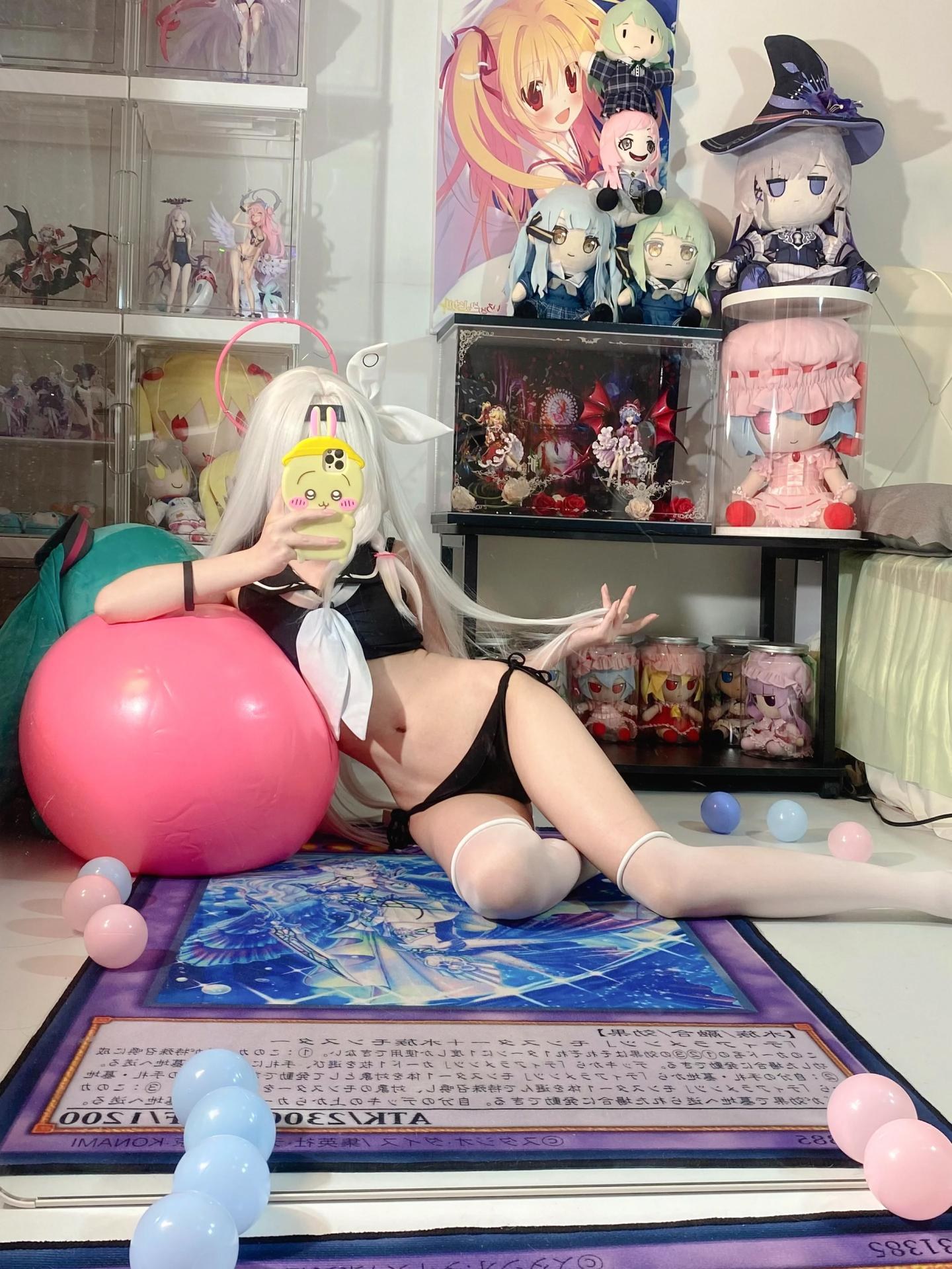 [cosplay] 白栎Shirly - Blue Archive ปรานา ชุดว่ายน้ำ: ผมขาว ชุดว่ายน้ำขาวดำ ขาเรียวสวย 113P