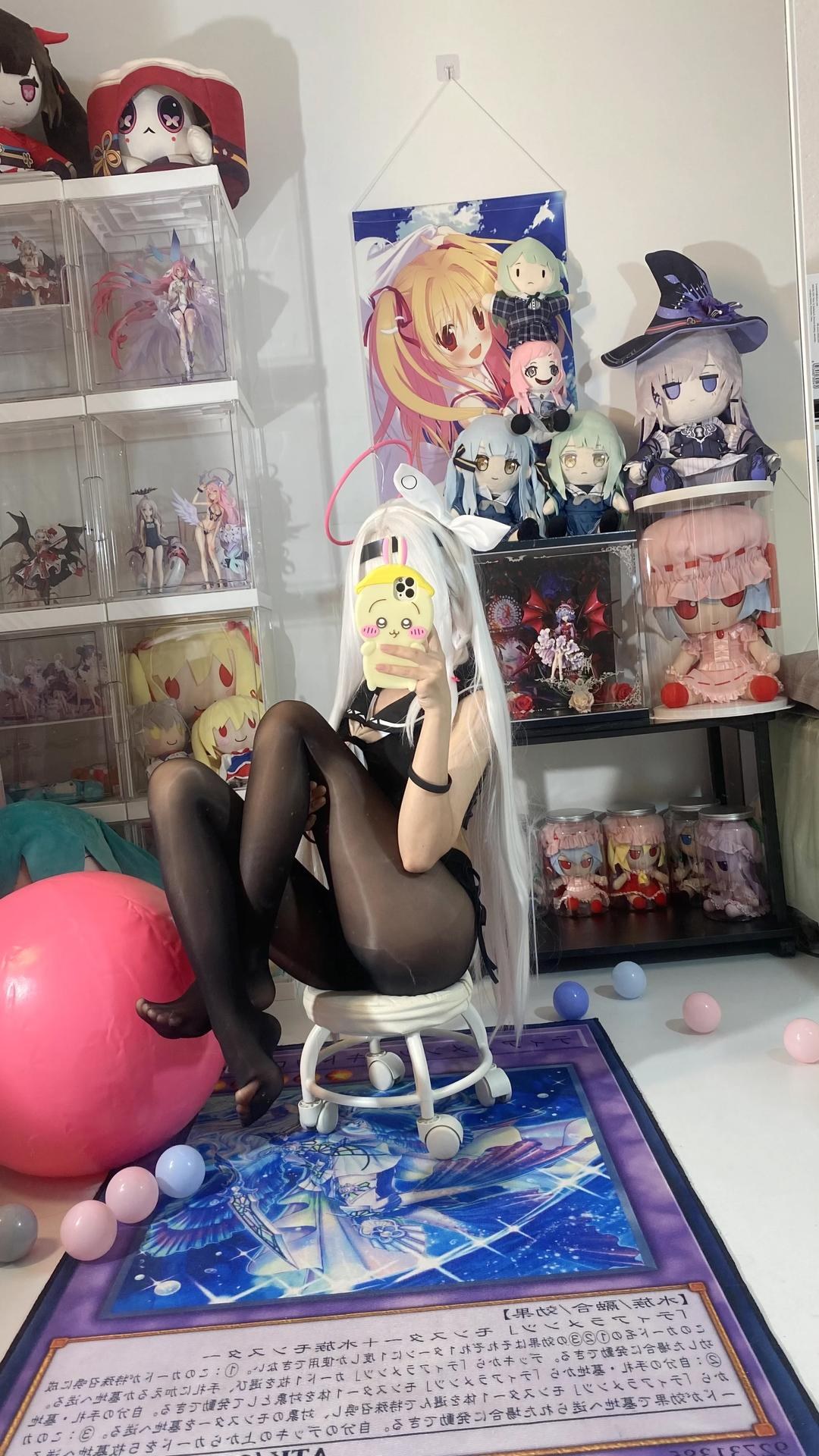 [cosplay] 白栎Shirly - 蔚蓝档案 普拉娜泳装：白发黑白泳装美腿 113P