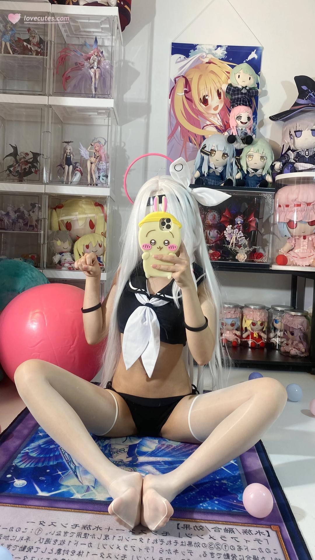 [cosplay] 白栎Shirly - 蔚蓝档案 普拉娜泳装：白发黑白泳装美腿 113P