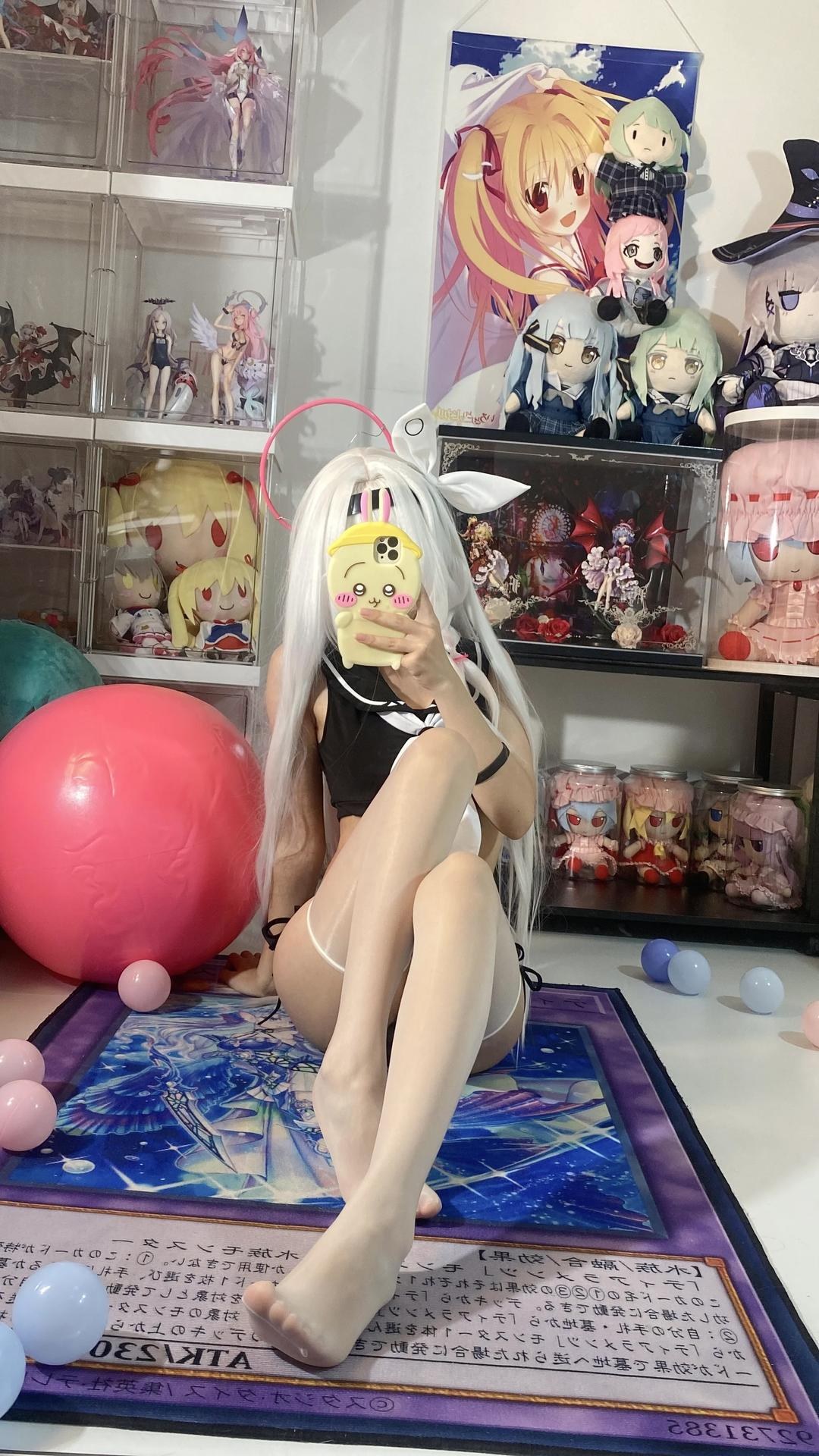 [cosplay] Shirly - Blue Archive Plana Swimsuit: White Hair Black-and-White Swimsuit Long Legs 113P