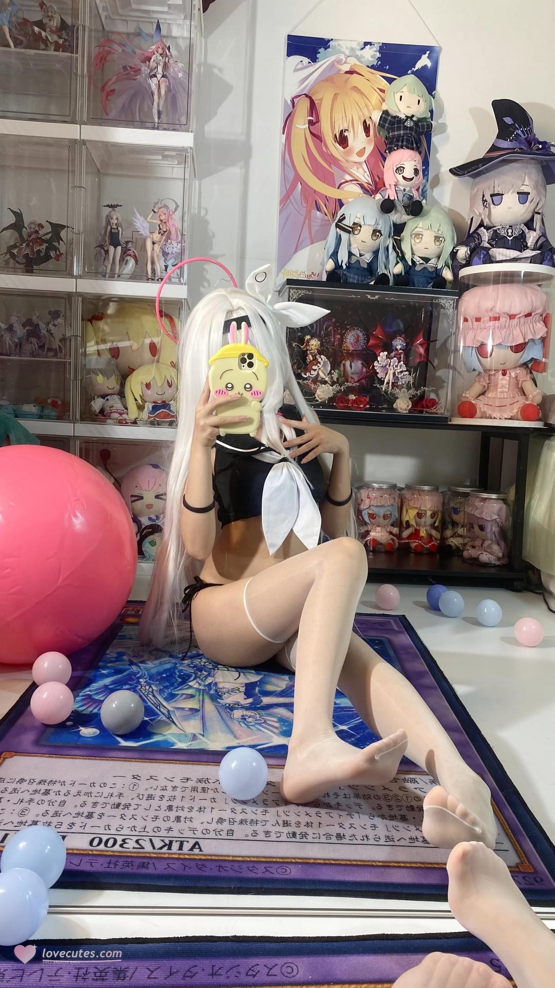 [cosplay] 白栎Shirly - 蔚藍檔案 普拉娜泳裝：白髮黑白泳裝美腿 113P