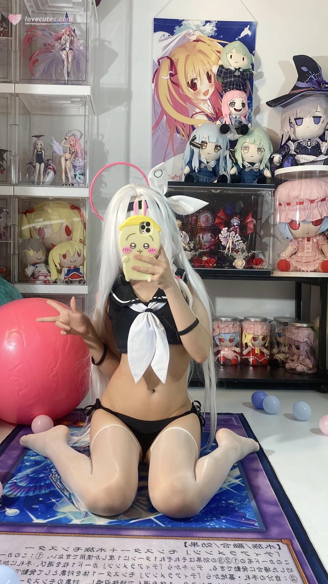 [cosplay] 白栎Shirly - 蔚藍檔案 普拉娜泳裝：白髮黑白泳裝美腿 113P