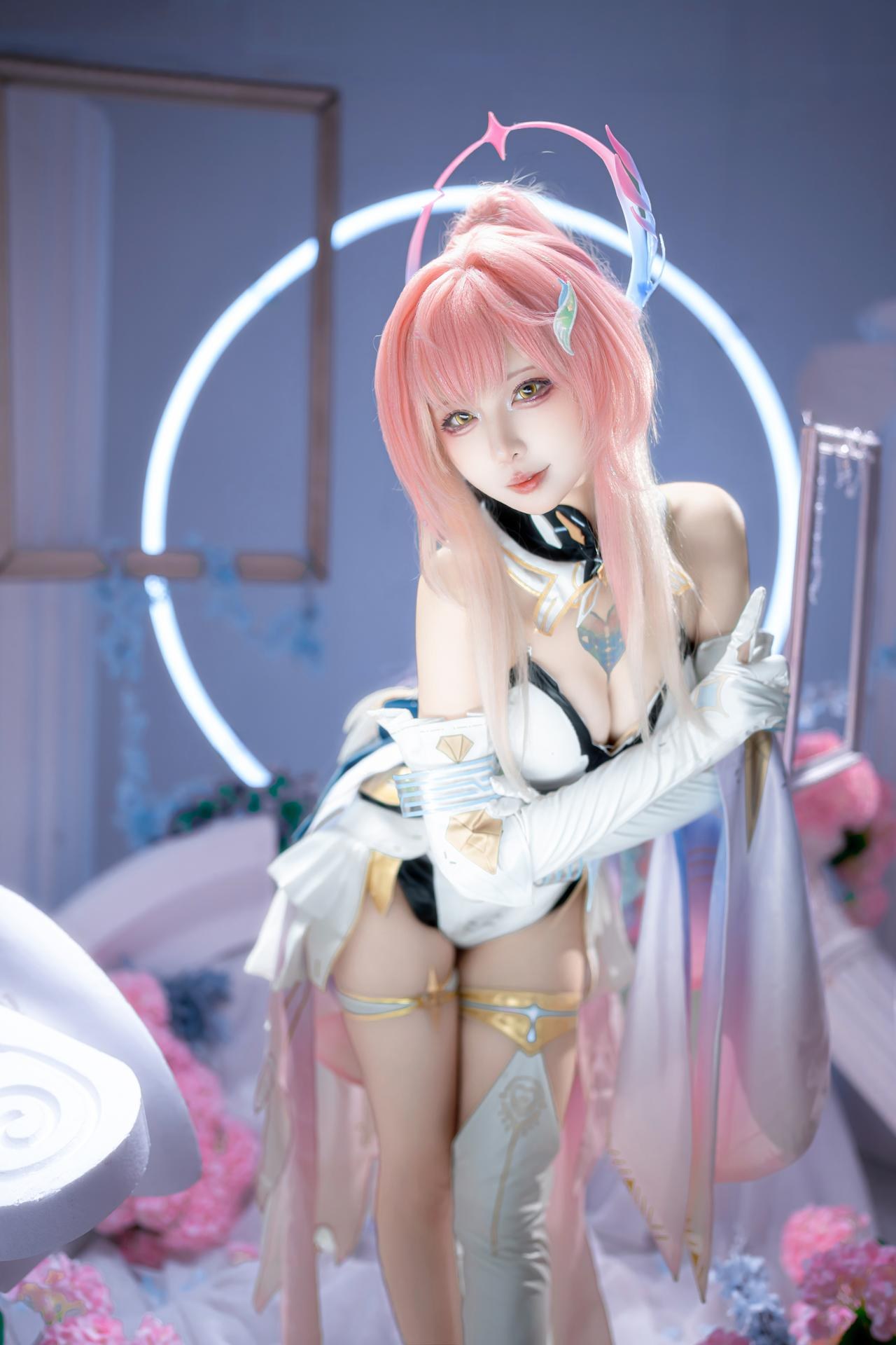 [cosplay] 纸悦Etsu_ko - 명조 아이미스: 분홍 머리 예복 흰 스타킹 몽환적인 배경 25P