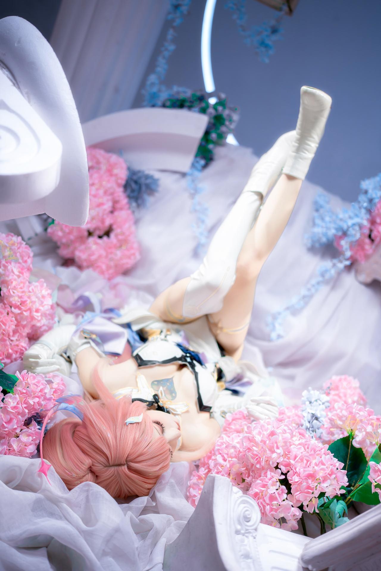 [cosplay] 纸悦Etsu_ko - 鳴潮 愛弥斯：ピンク髪の礼装 白ストッキングの夢幻的な背景 25P
