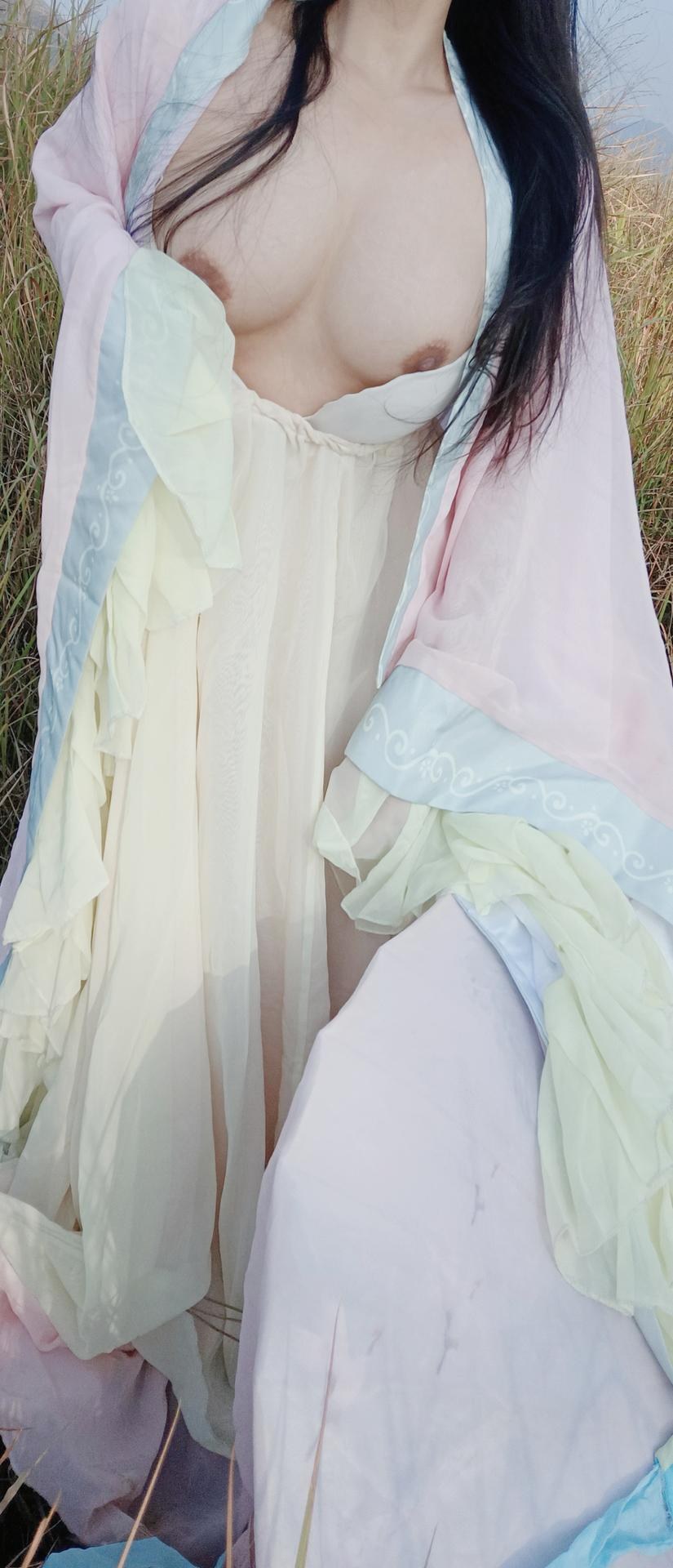 [写真] 弥鹿 - 漢服セルフィー：屋外の古風な薄紗 漢服美脚セルフィー 63P2V