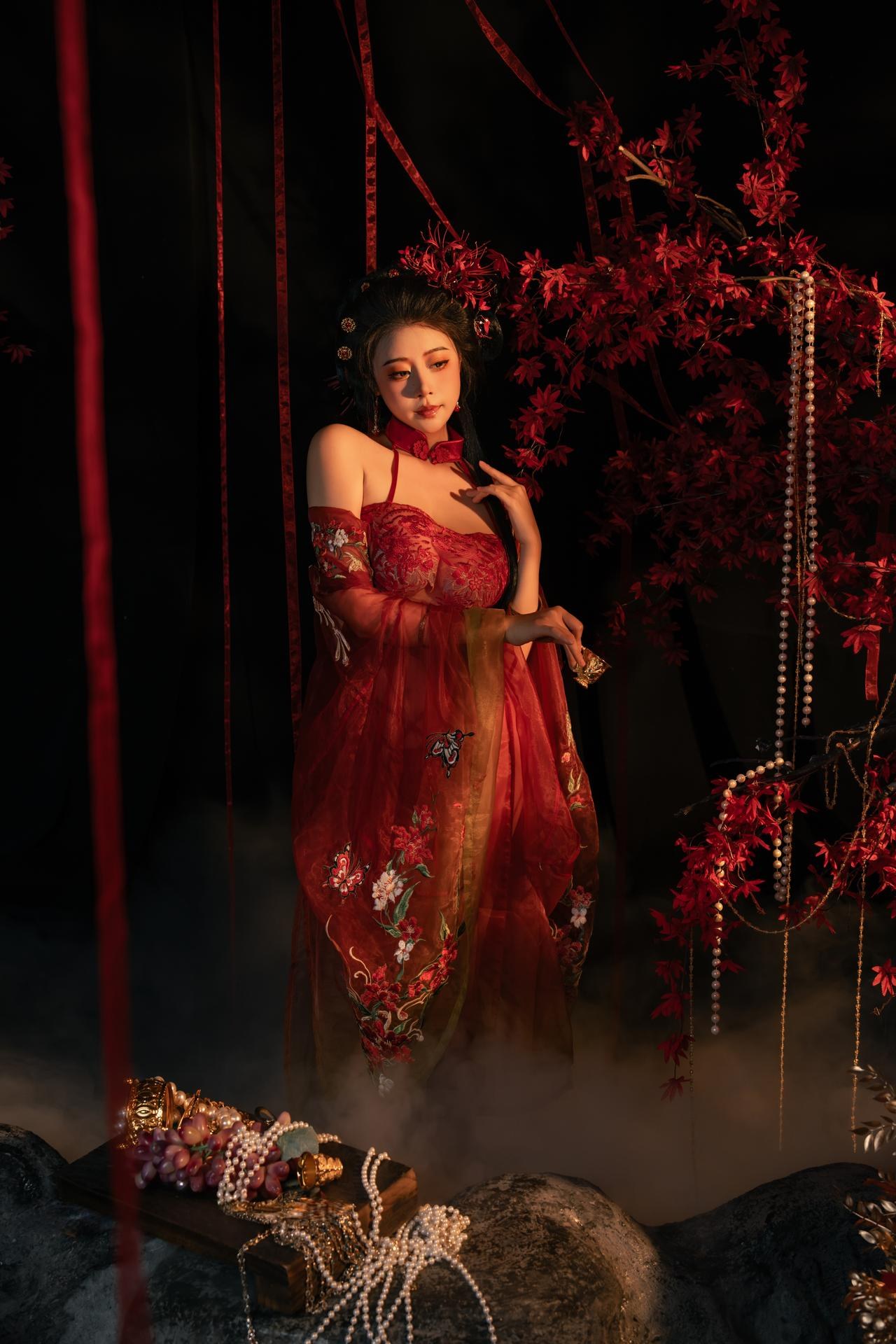 [私房] 奈汐酱nice - 流丹：紅紐の古風ランジェリー 花影の背景 大胆ショット 85P