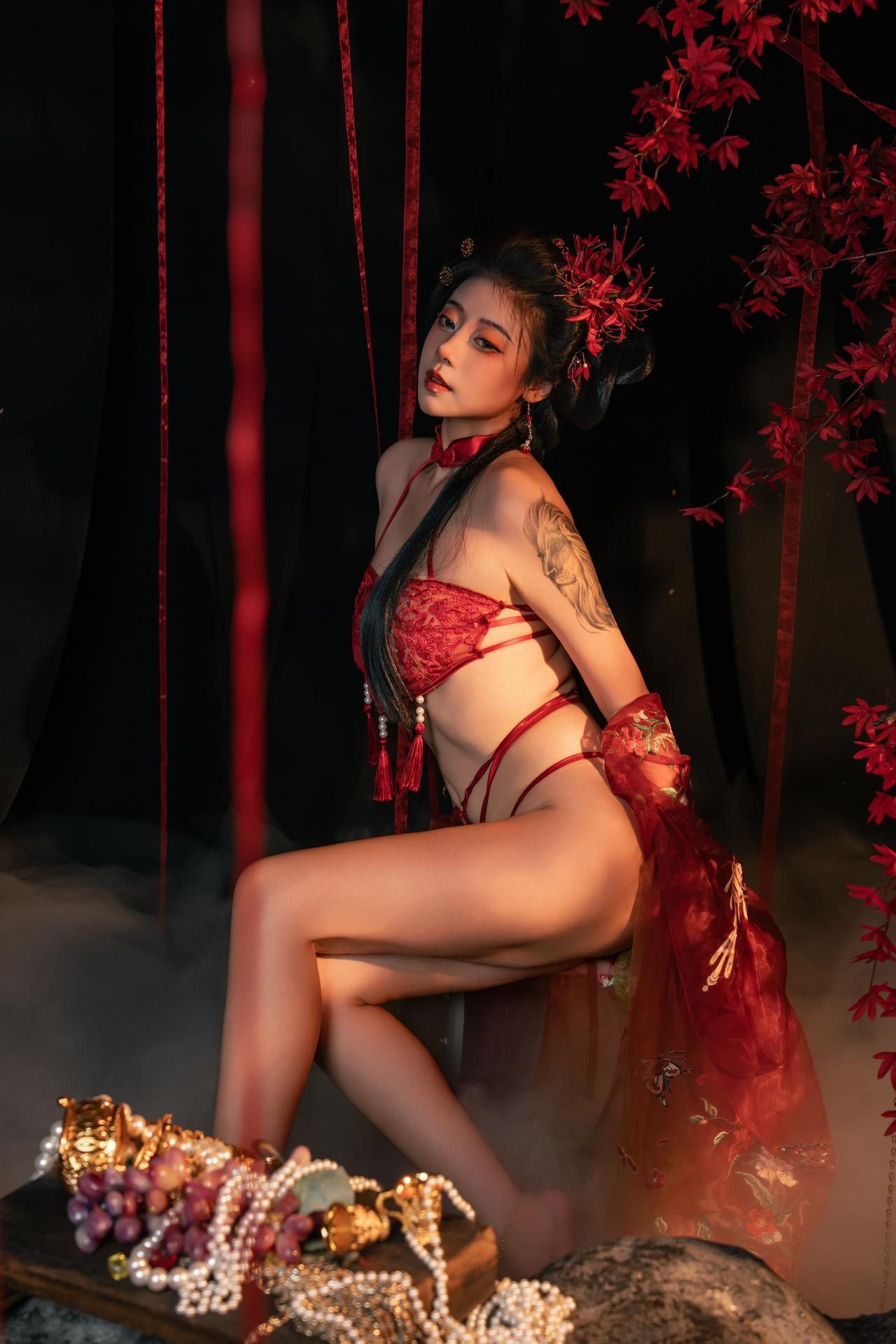 [私房] 奈汐酱nice - 流丹：紅紐の古風ランジェリー 花影の背景 大胆ショット 85P