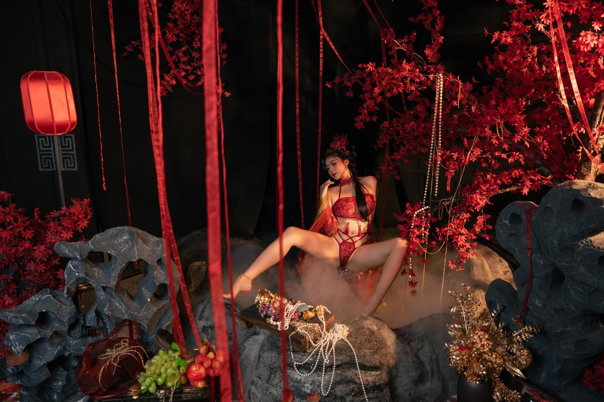 [私房] 奈汐酱nice - 流丹：紅紐の古風ランジェリー 花影の背景 大胆ショット 85P