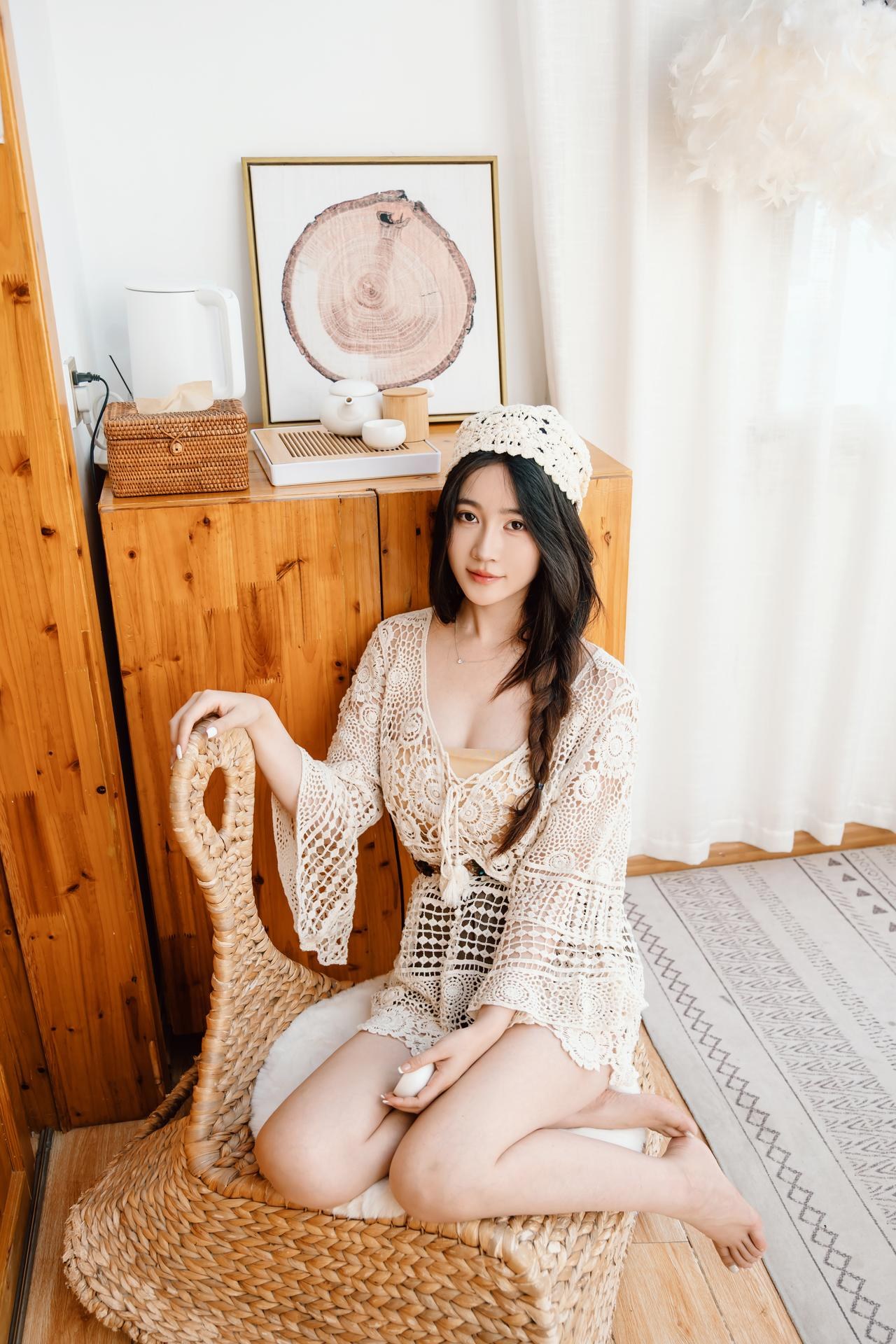 [私房] 年年Nnian - Mộc cẩm hoa: ren màu kem trắng chụp riêng tại nhà gỗ khoe ngực đẹp khoe chân dài 83P