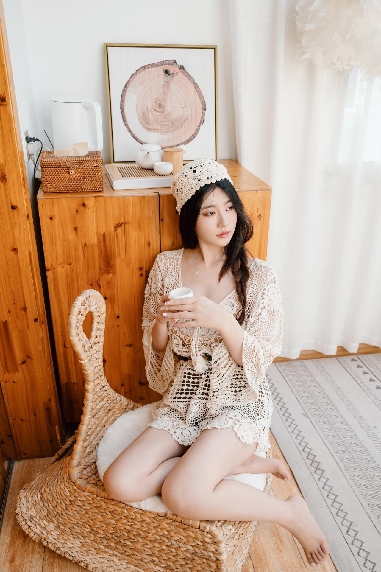 [私房] 年年Nnian - Mộc cẩm hoa: ren màu kem trắng chụp riêng tại nhà gỗ khoe ngực đẹp khoe chân dài 83P