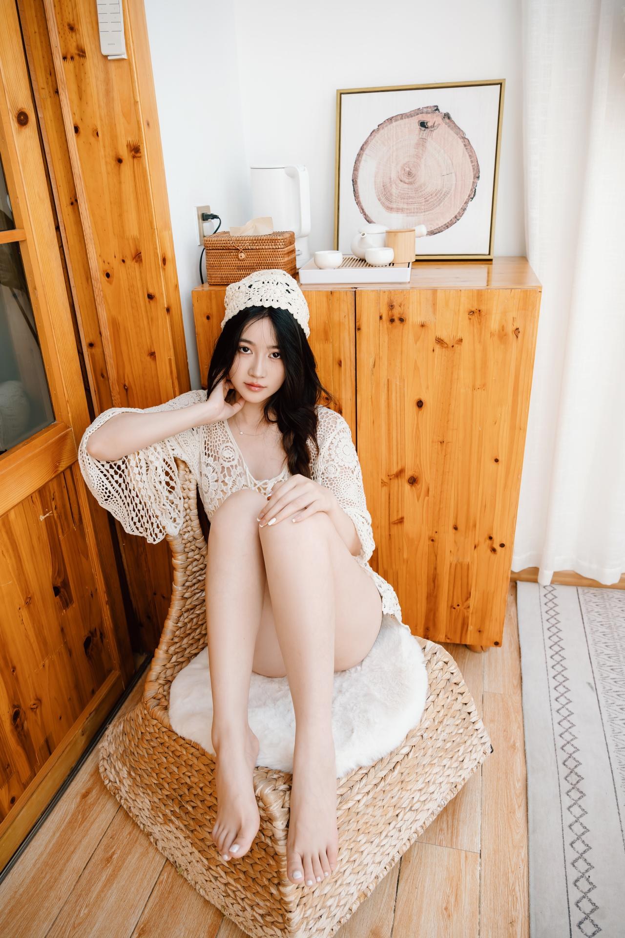 [私房] 年年Nnian - Mộc cẩm hoa: ren màu kem trắng chụp riêng tại nhà gỗ khoe ngực đẹp khoe chân dài 83P