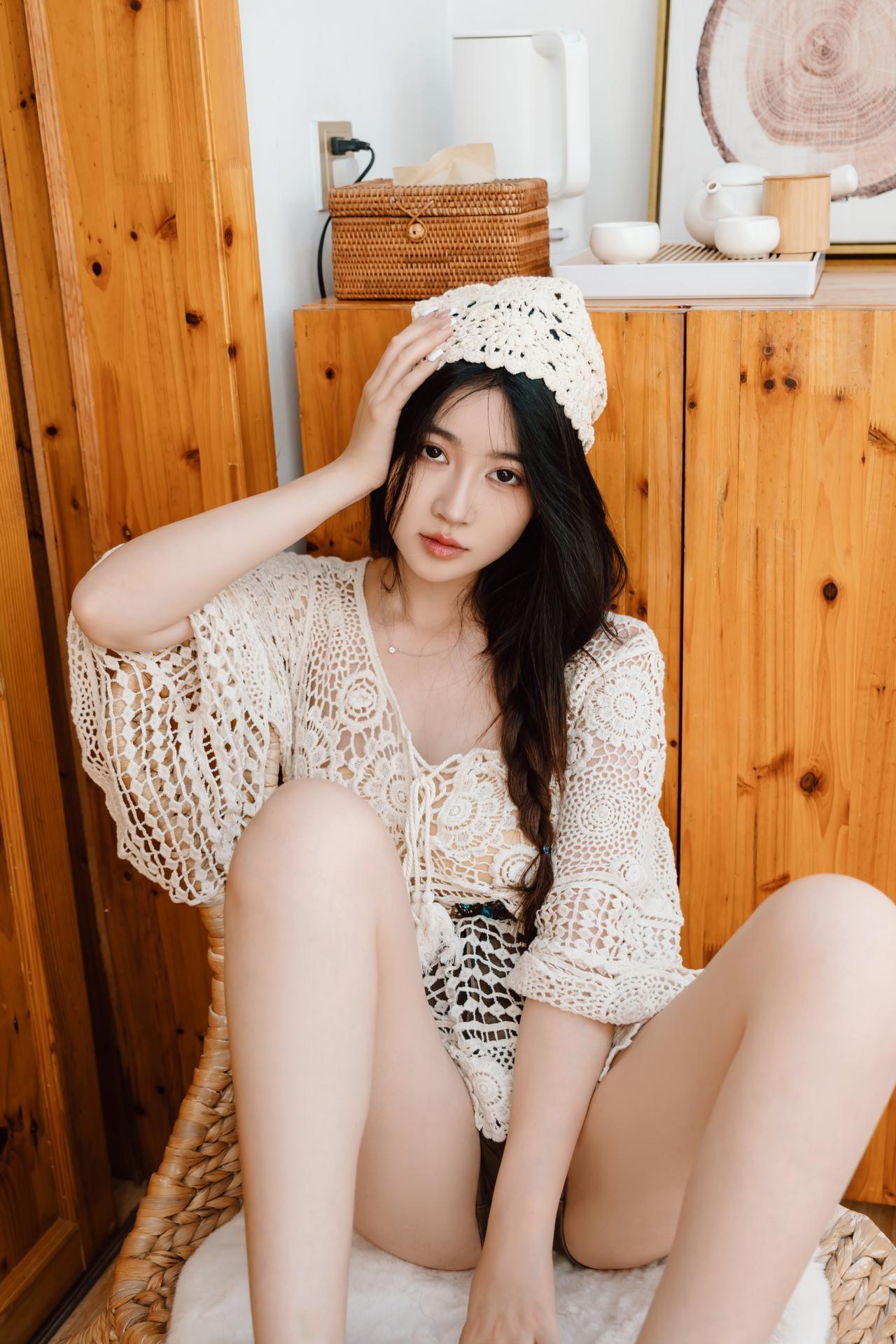 [私房] 年年Nnian - 木槿花：米白蕾絲私房 木屋美胸美腿 83P