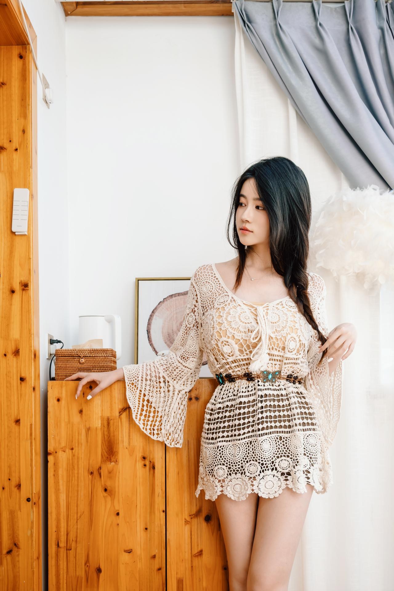 [私房] 年年Nnian - 木槿花：米白蕾絲私房 木屋美胸美腿 83P