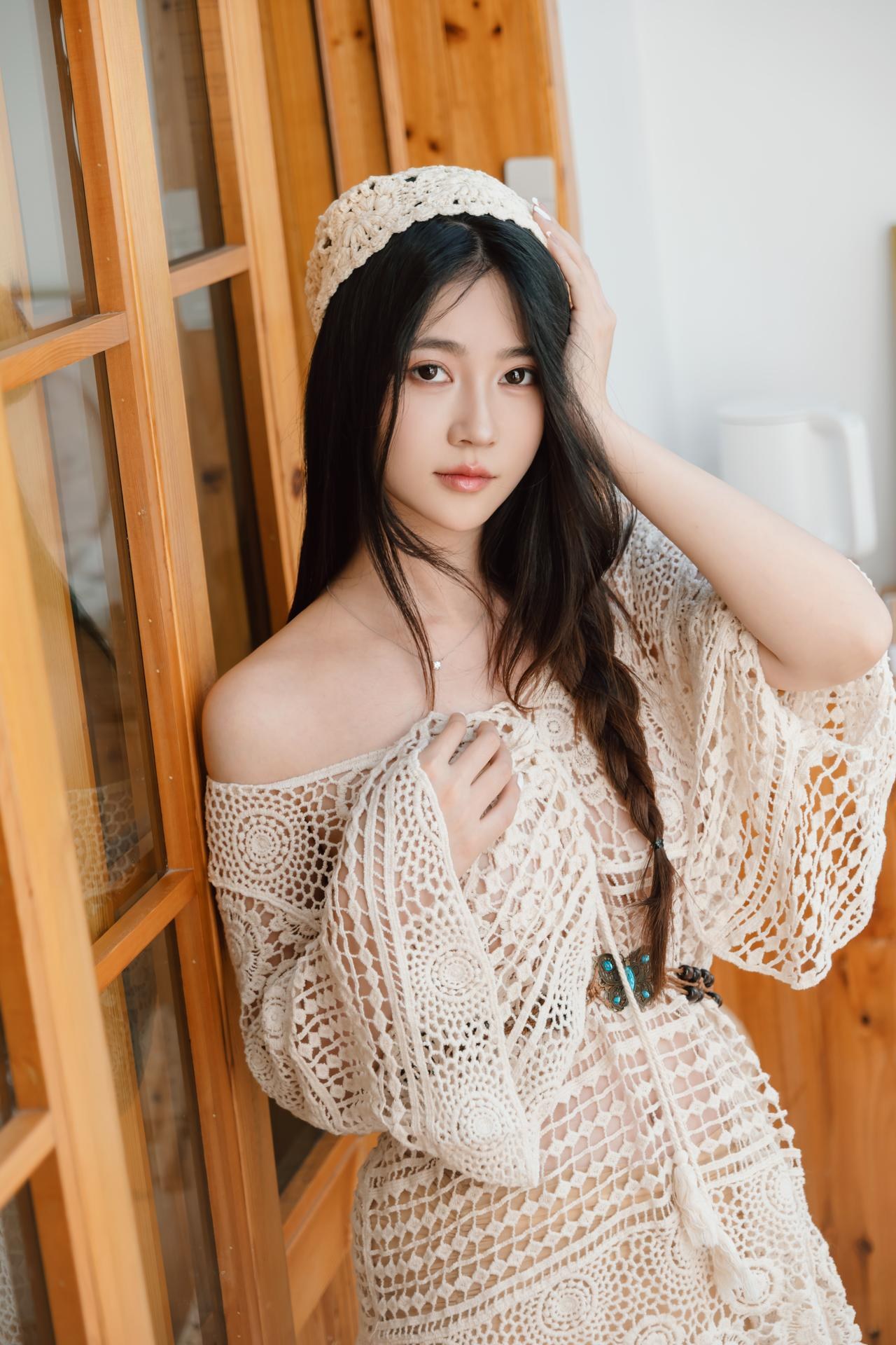 [私房] 年年Nnian - 木槿花：米白蕾絲私房 木屋美胸美腿 83P