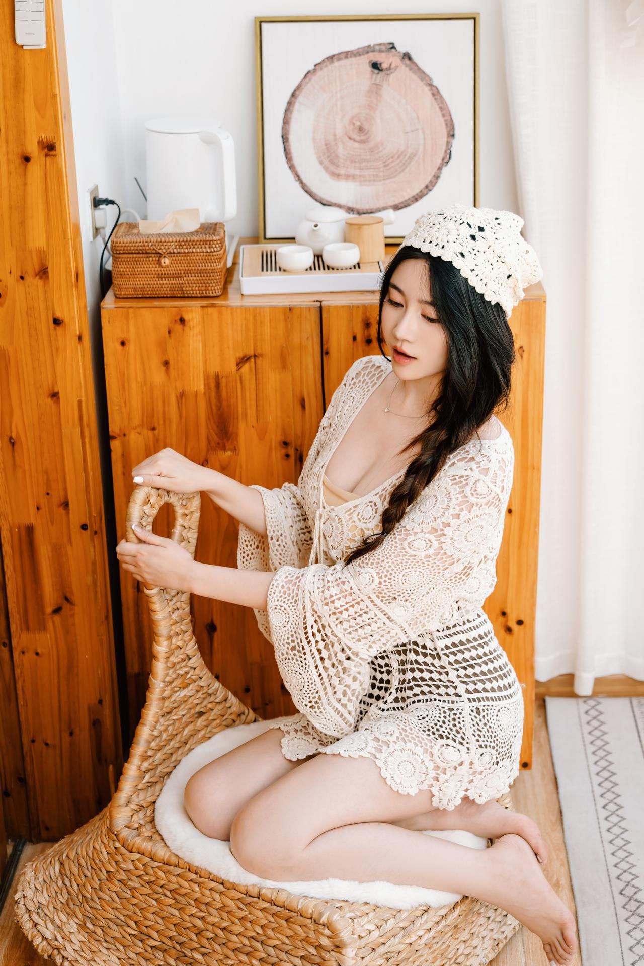 [Private Collection] Nnian - Hibiscus Flower: Off-White Lace Private Collection Wood House Beauty, Bust and Legs 83P