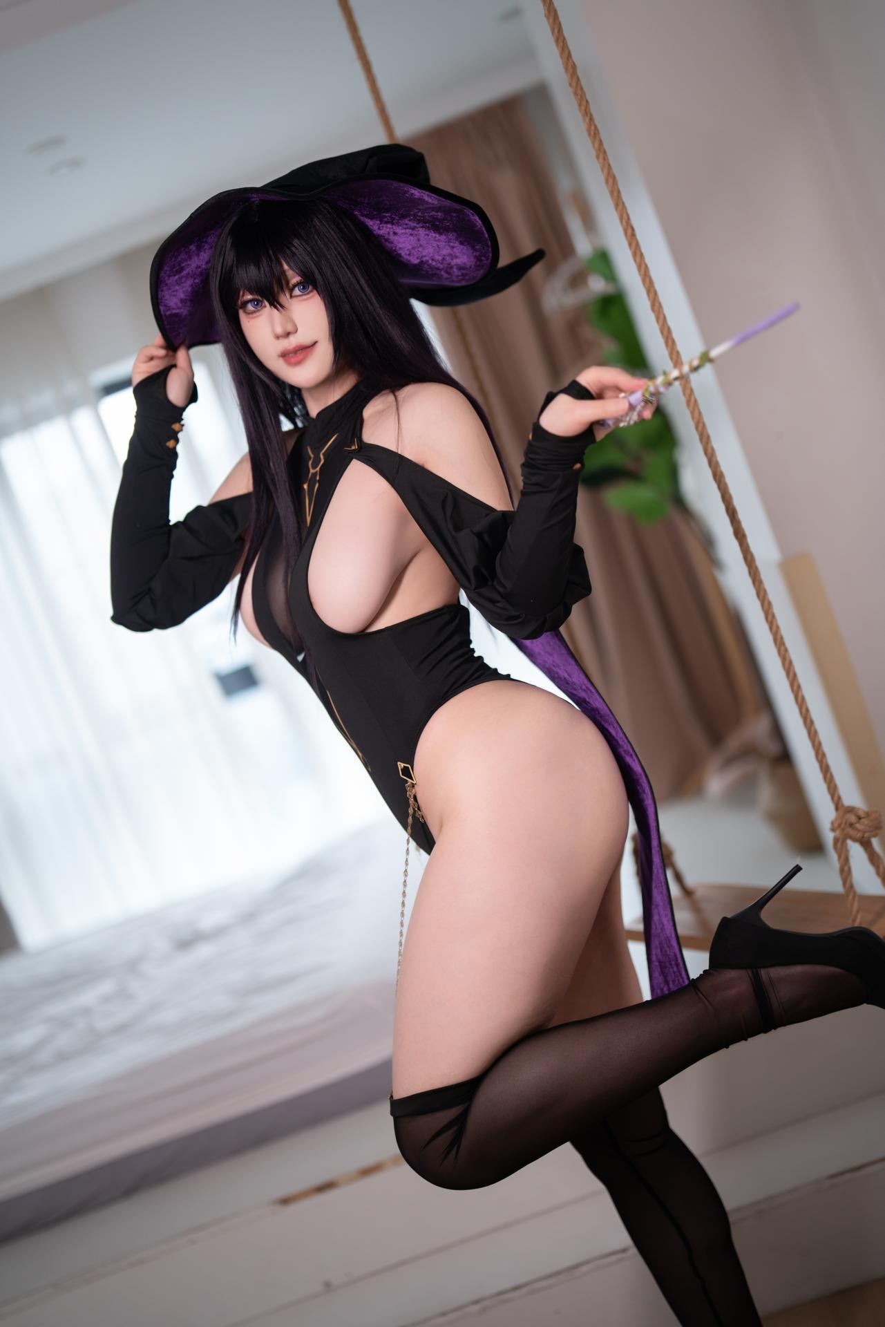 [私房] 星澜是澜澜叫澜妹呀 - 魔女：黑色高叉魔女装 黑丝露臀私房 48P
