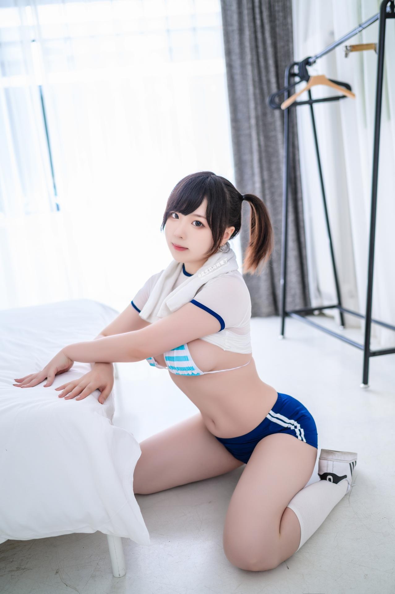 [私房] 皮皮奶可可爱了啦 - Bộ thể dục xuyên thấu: đồng phục thể dục xanh trắng 私房美胸翘臀 50P