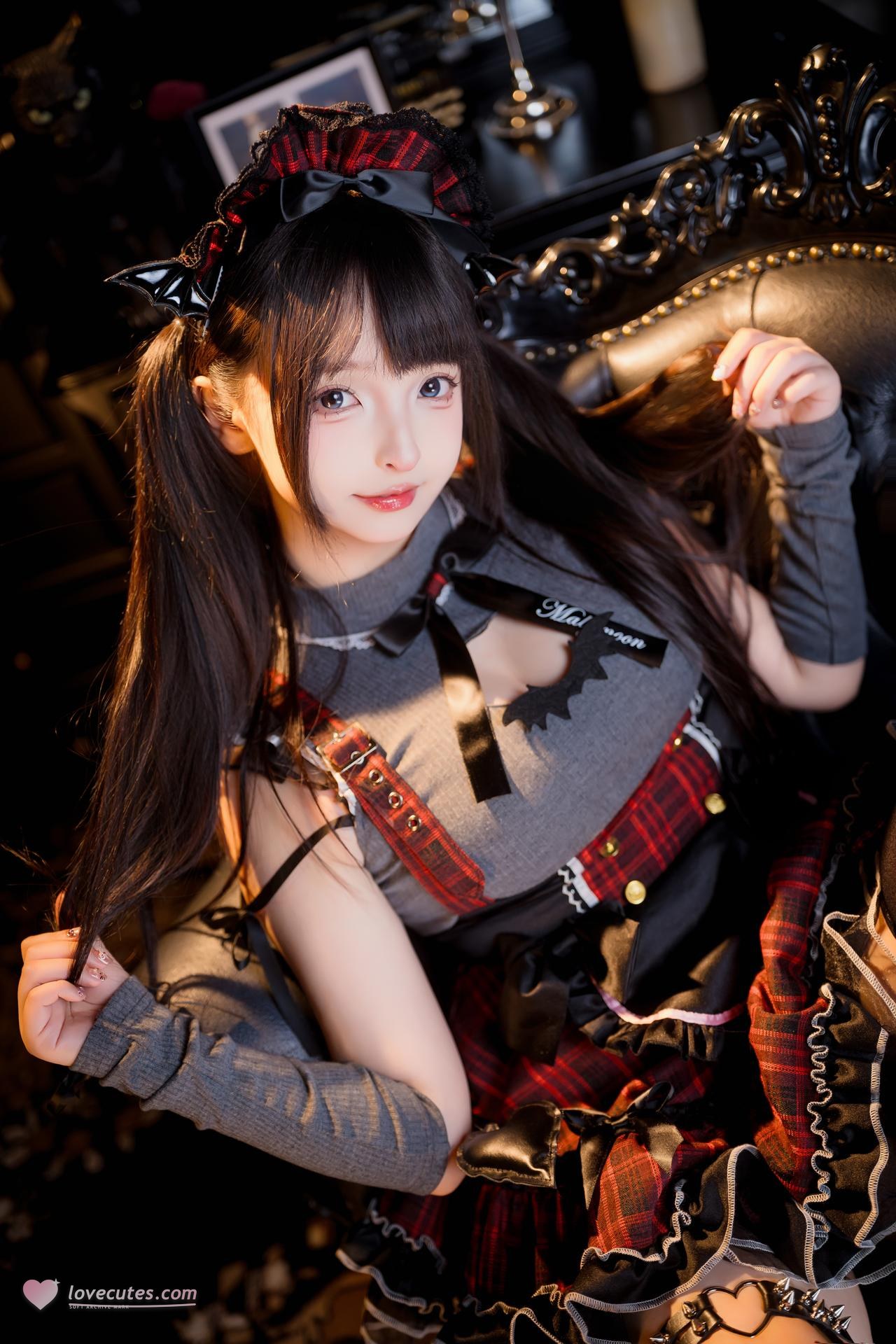[私房] 神楽坂真冬 - ปีศาจน้อยแห่งฤดูหนาว: ชุดเมดปีศาจสีดำแดง ถุงน่องสีดำ ขาเรียวสวย 75P2V