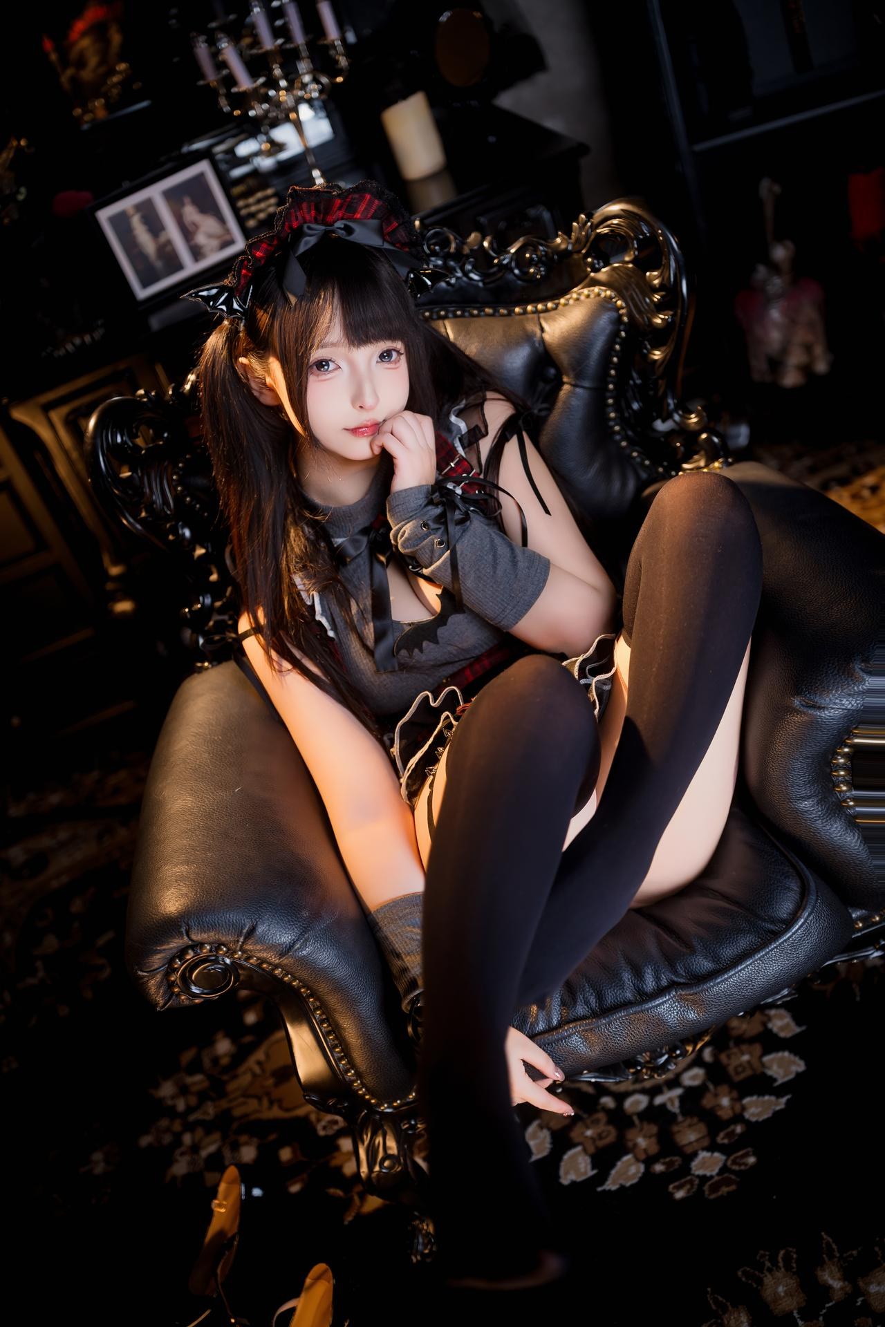 [私房] 神楽坂真冬 - 冬之小恶魔：黑红恶魔女仆装 黑丝美腿 75P2V