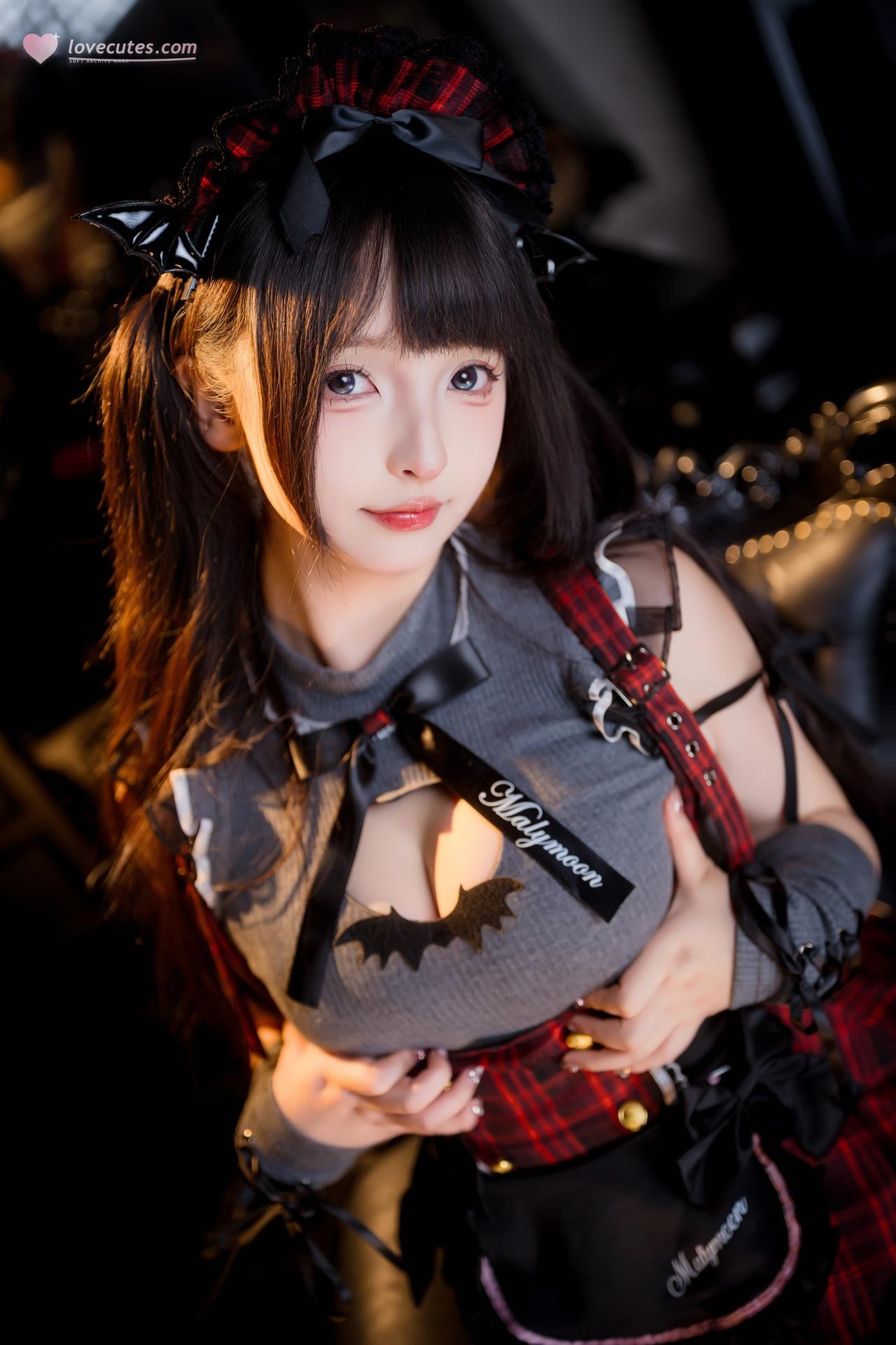 [私房] 神楽坂真冬 - 冬之小恶魔：黑红恶魔女仆装 黑丝美腿 75P2V