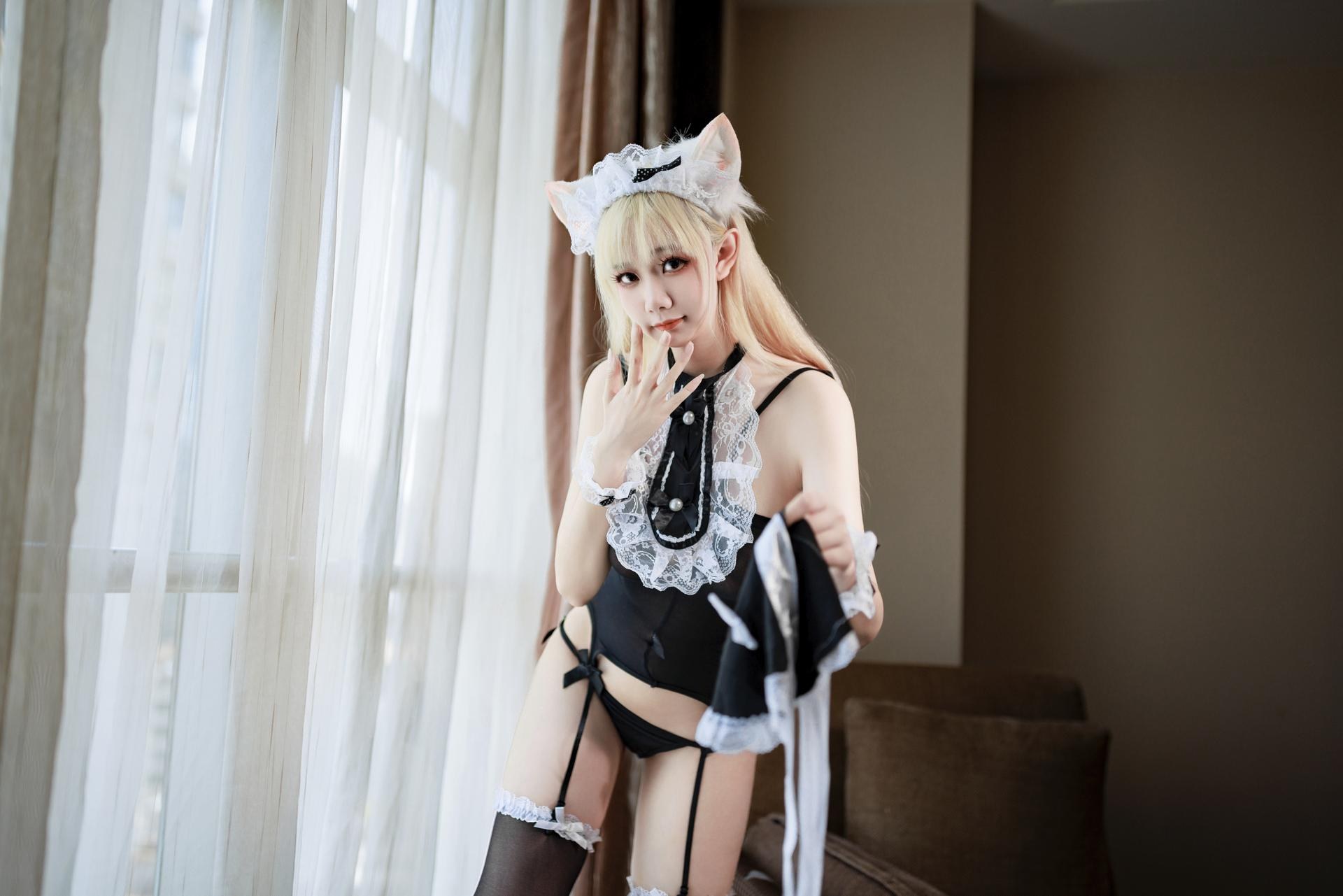 [私房] 阿雪雪 - 薄紗メイド：猫耳ブラック＆ホワイトメイド服 シースルー美胸美脚 65P