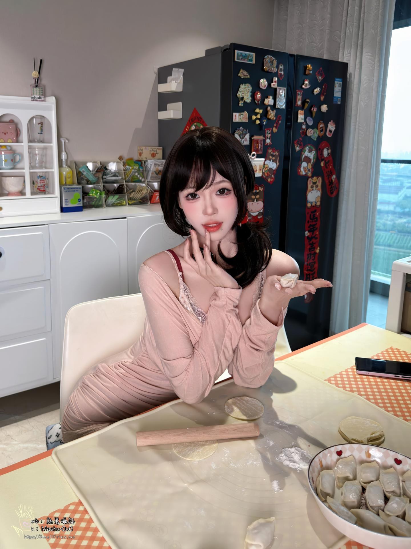 [私房] 麻薯好吃 - 歳末のラブレター：新年の赤い装いのホームプライベート 黒ストッキング美脚 105P1V