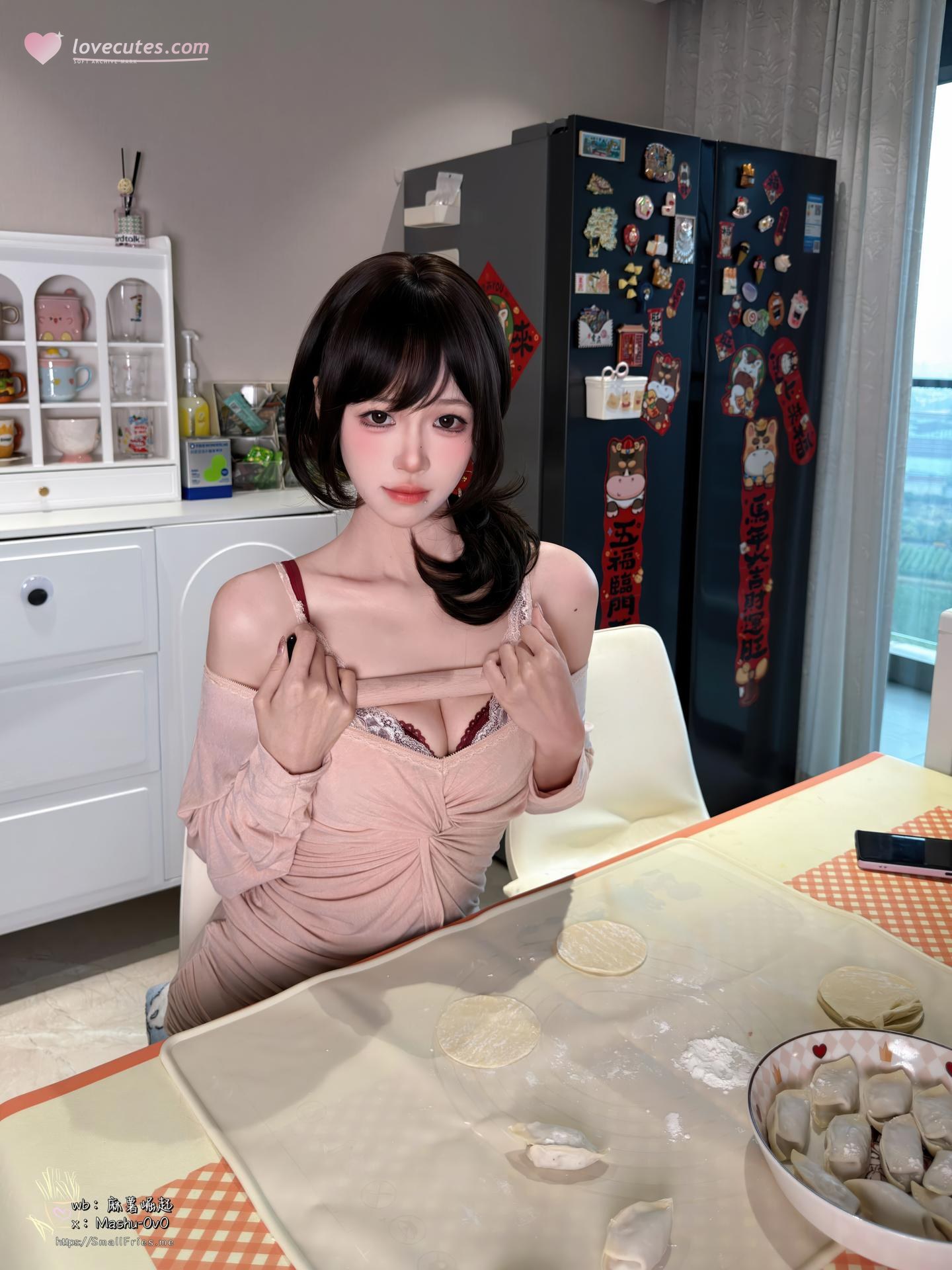 [私房] 麻薯好吃 - 歳末のラブレター：新年の赤い装いのホームプライベート 黒ストッキング美脚 105P1V