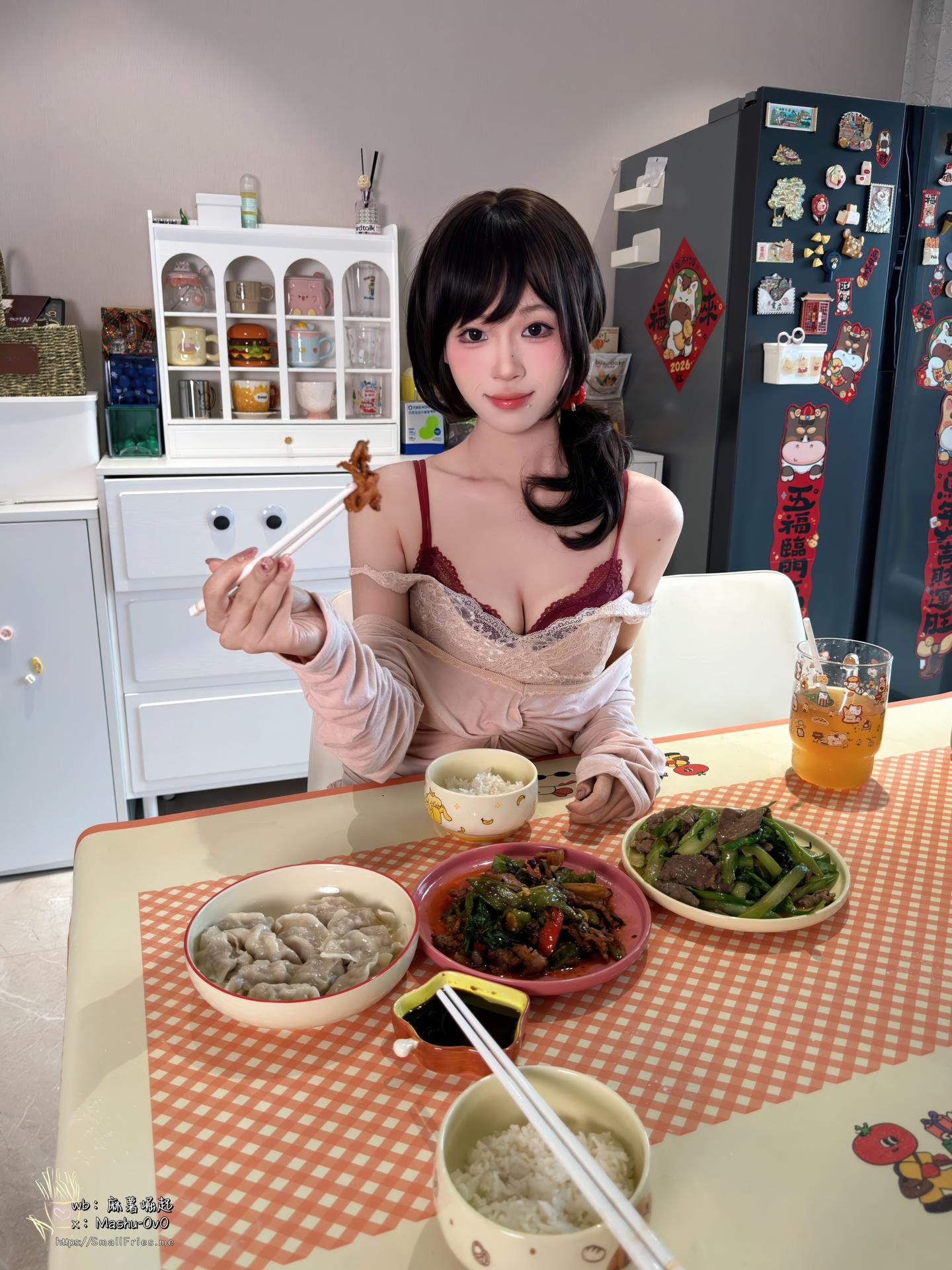 [私房] 麻薯好吃 - 岁末情书：新年红装居家私房 黑丝美腿 105P1V