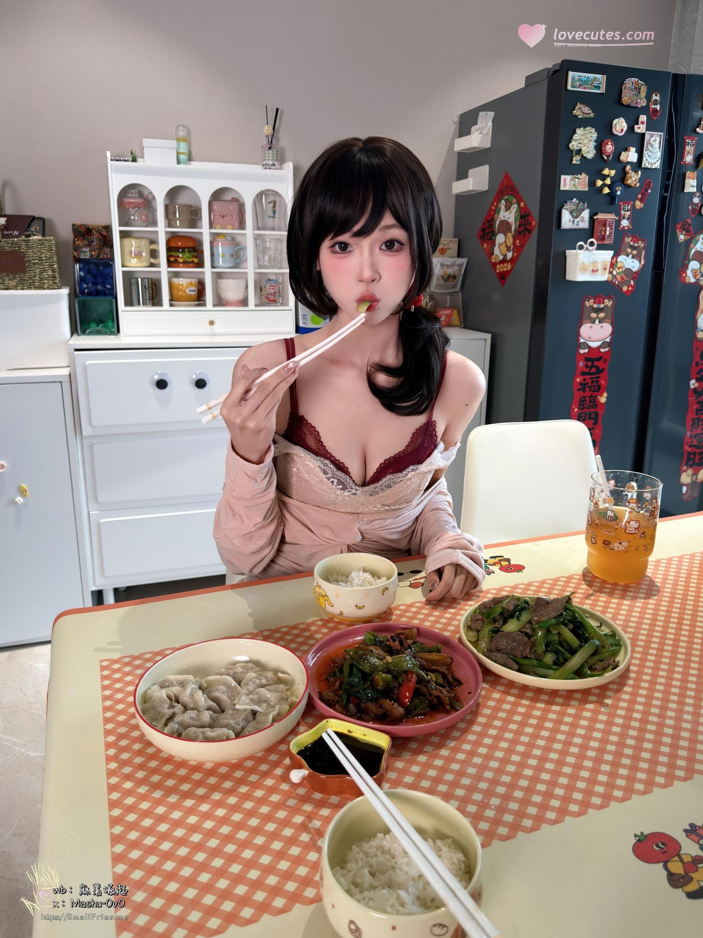 [私房] 麻薯好吃 - 岁末情书：新年红装居家私房 黑丝美腿 105P1V
