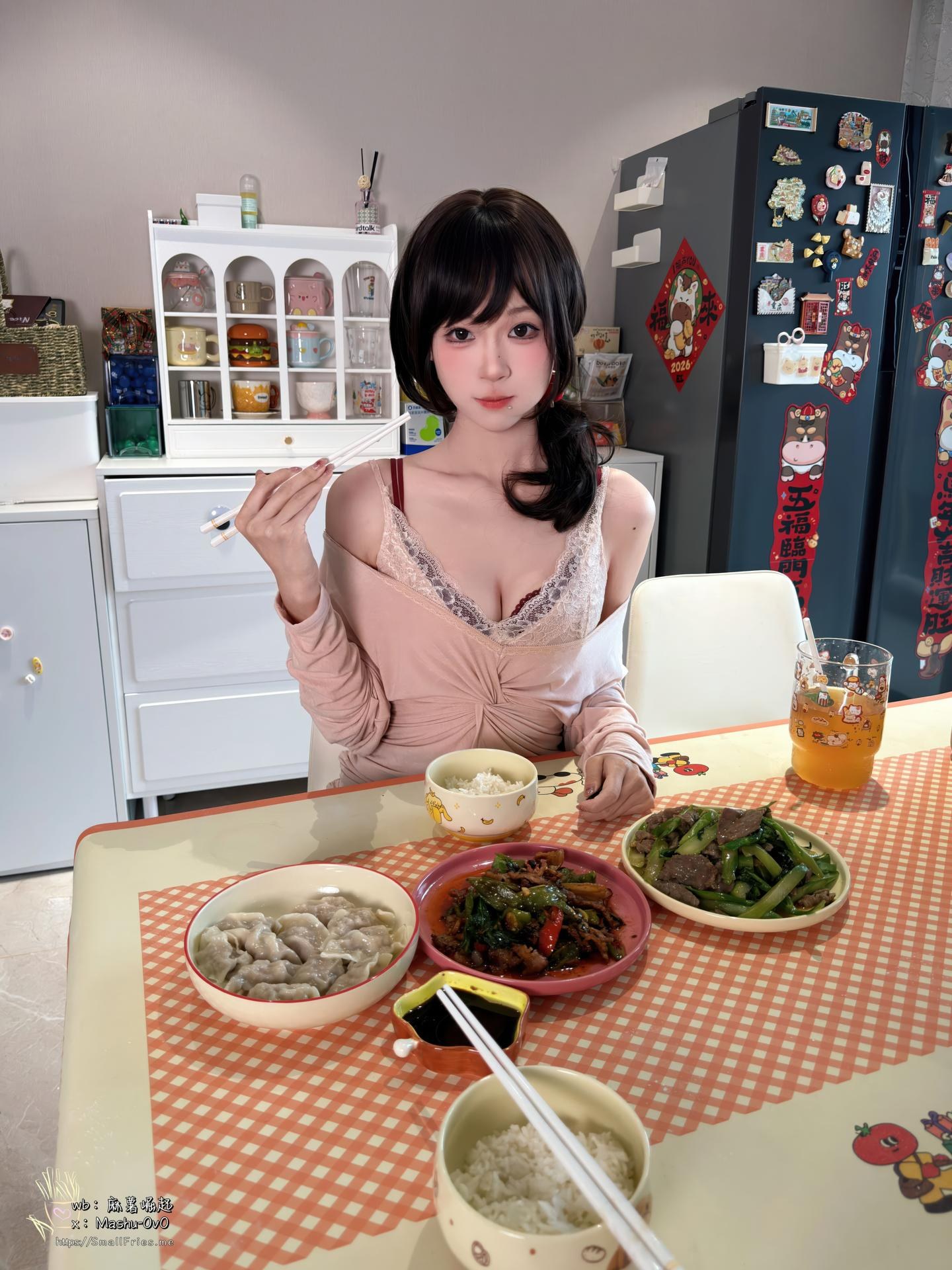 [私房] 麻薯好吃 - 岁末情书：新年红装居家私房 黑丝美腿 105P1V