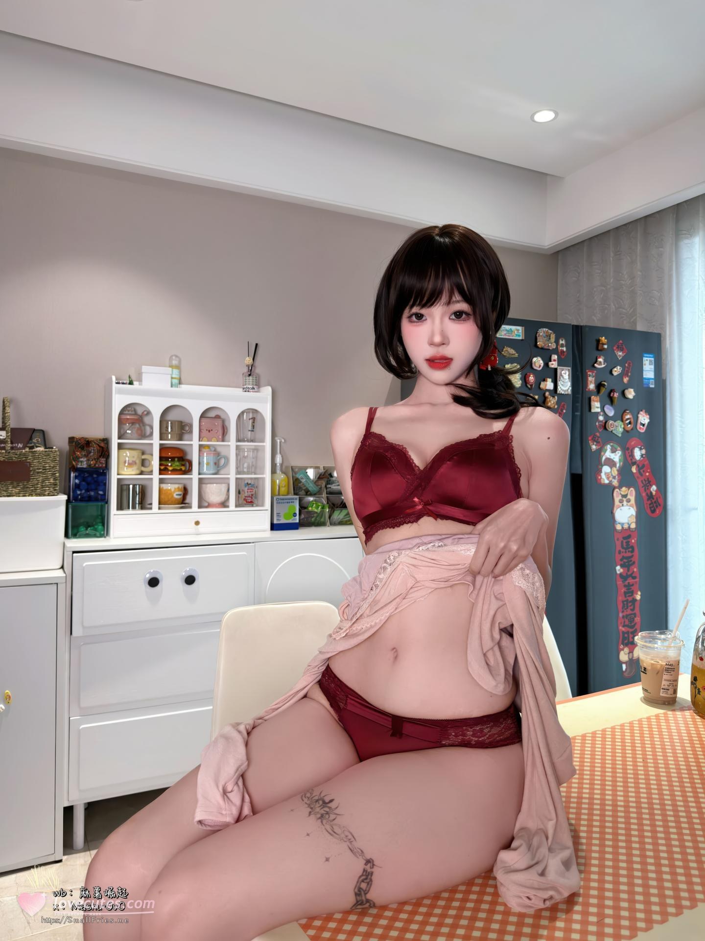 [私房] 麻薯好吃 - 岁末情书：新年红装居家私房 黑丝美腿 105P1V