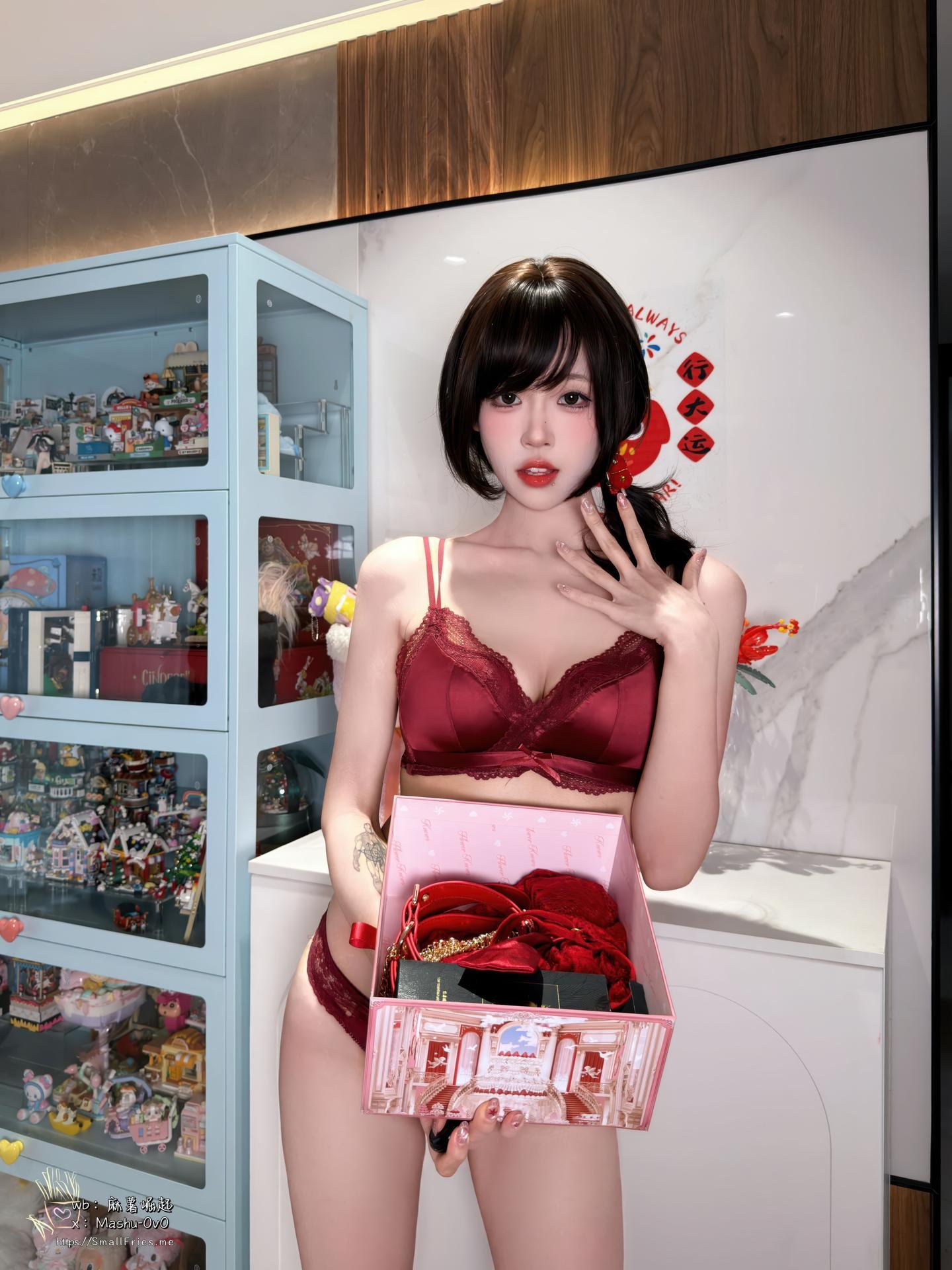 [Private] Mochi Delicious - Year-End Love Letter: New Year Red Home Private Black Stockings Legs 105P1V