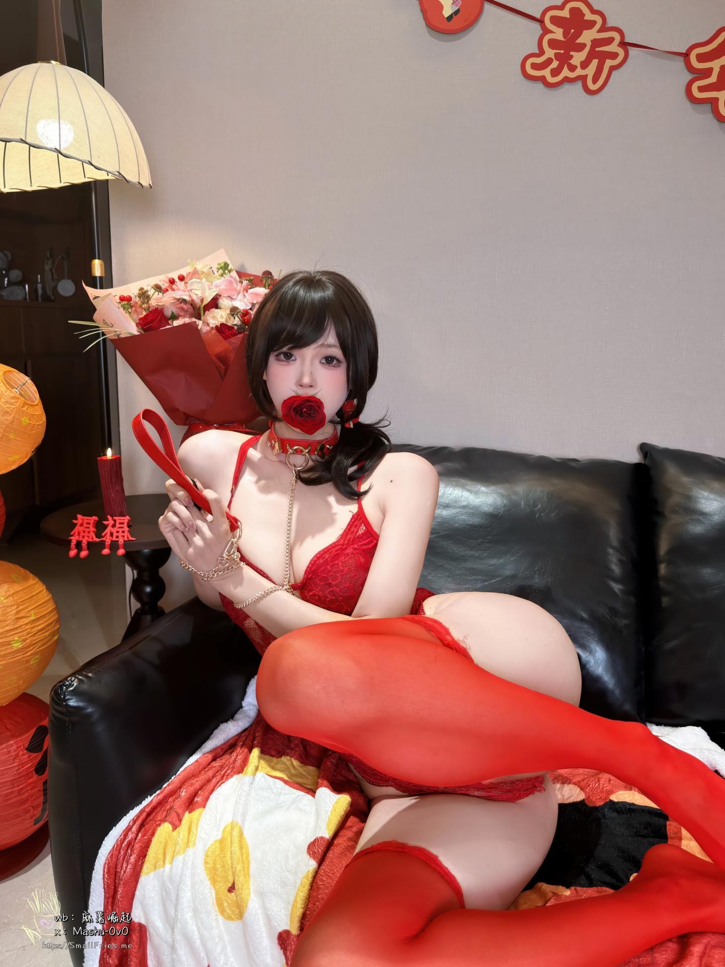 [私房] 麻薯好吃 - 歳末のラブレター：新年の赤い装いのホームプライベート 黒ストッキング美脚 105P1V