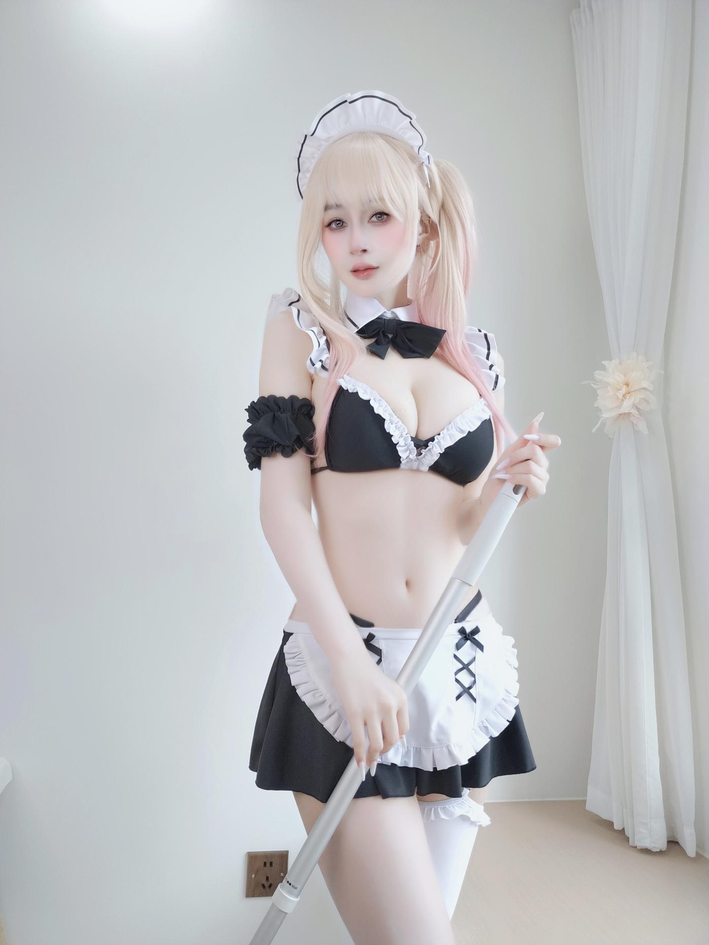 [cosplay] 白银81 - 更衣人偶坠入爱河 喜多川海梦: ชุดเมดขาวดำ หน้าอกสวย 62P