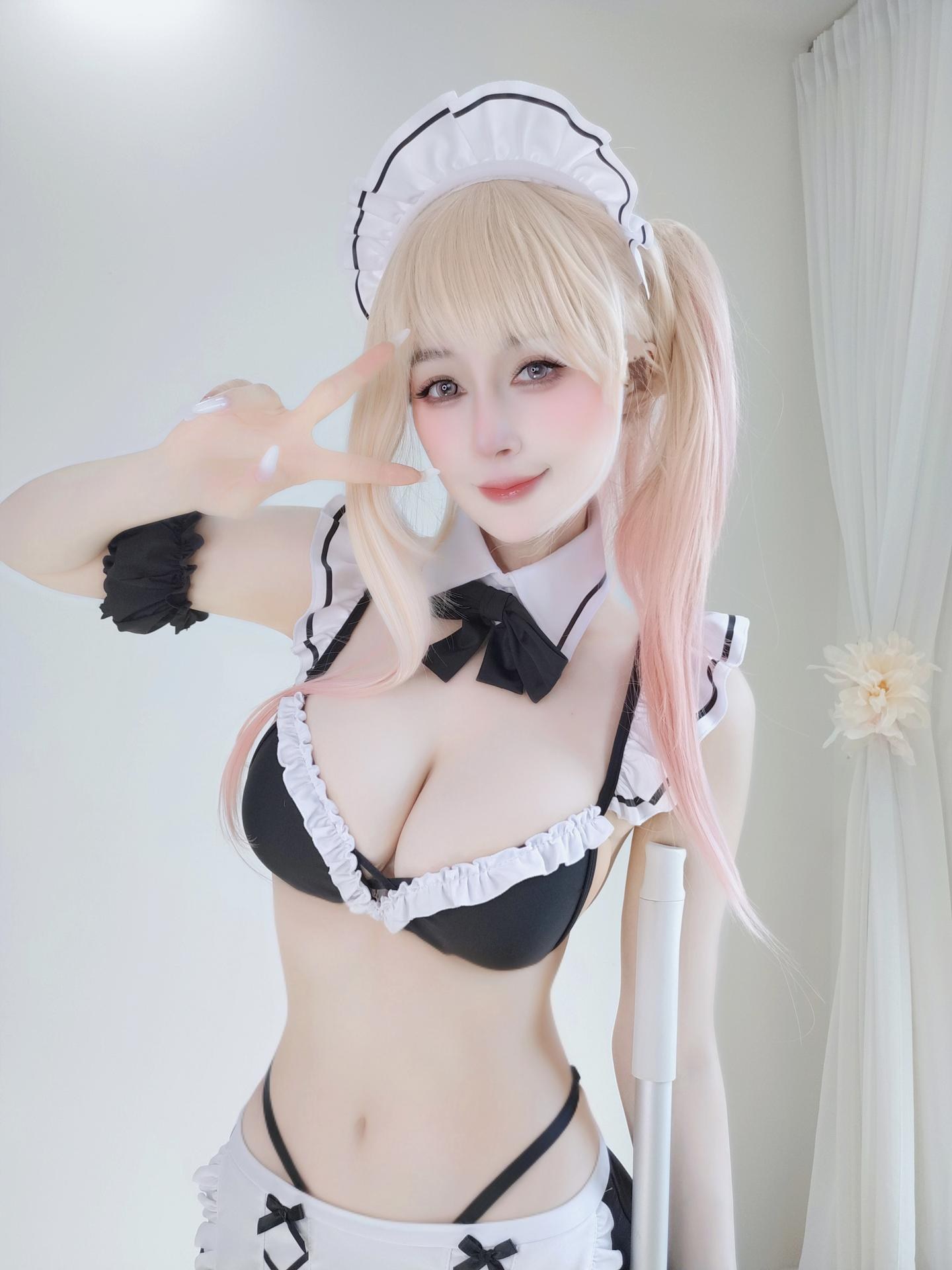 [cosplay] 白銀81 - 更衣人偶墜入愛河 喜多川海夢：黑白女僕裝美胸 62P